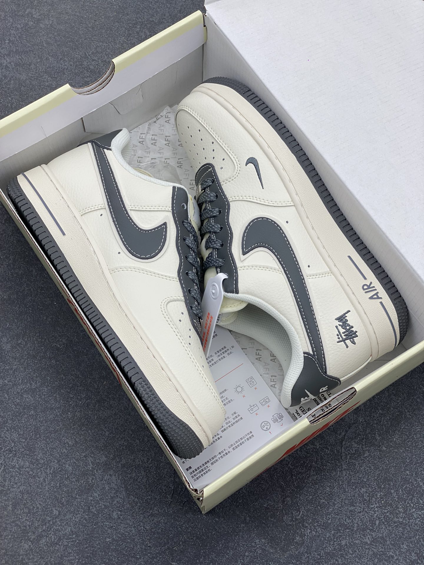 图片[9]-NIke Air Force 1 \’07 Low “斯图西联名——花岗石灰”空军一号 低帮 运动鞋 休闲鞋 折边针车 工艺难度大 原楦头原纸板 原装鞋盒 定制五金配件 内置全掌气垫 原厂鞋底 货号：XZ6188-226 尺码：36 36.5 37.5 38 38.5 39 40 40.5 41 42 42.5 43 44 44.5 45-选品中心