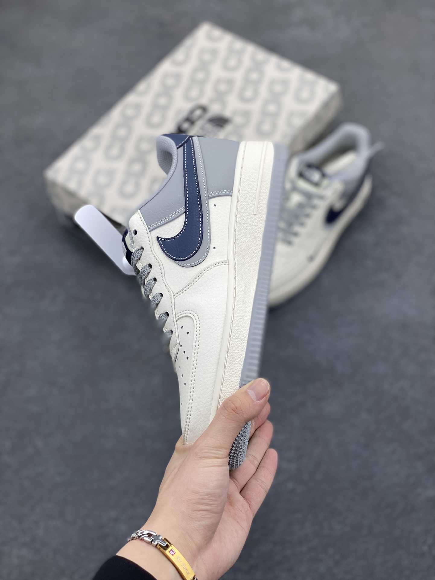 图片[3]-NIke Air Force 1 \’07 Low “北面联名——灰蓝双勾”空军一号 低帮 运动鞋 休闲鞋 折边针车 工艺难度大 原楦头原纸板 原装鞋盒 定制五金配件 内置全掌气垫 原厂鞋底 货号：XS1958-520 尺码：36 36.5 37.5 38 38.5 39 40 40.5 41 42 42.5 43 44 44.5 45-选品中心