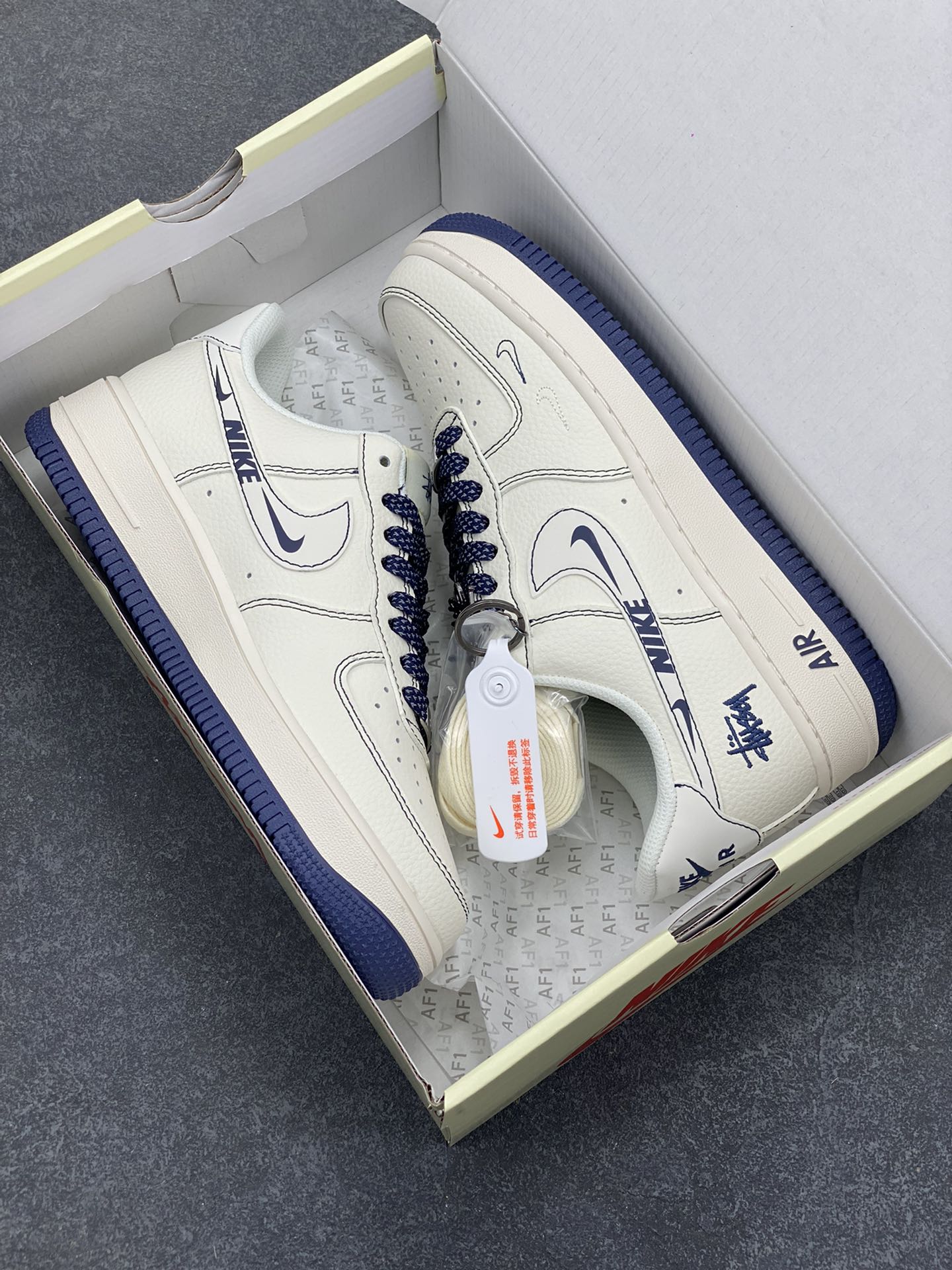 图片[9]-NIke Air Force 1 \’07 Low “斯图西联名——蓝线NIKE勾”空军一号 低帮 运动鞋 休闲鞋 折边针车 工艺难度大 原楦头原纸板 原装鞋盒 定制五金配件 内置全掌气垫 原厂鞋底 货号：HH7518-063 尺码：36 36.5 37.5 38 38.5 39 40 40.5 41 42 42.5 43 44 44.5 45-选品中心