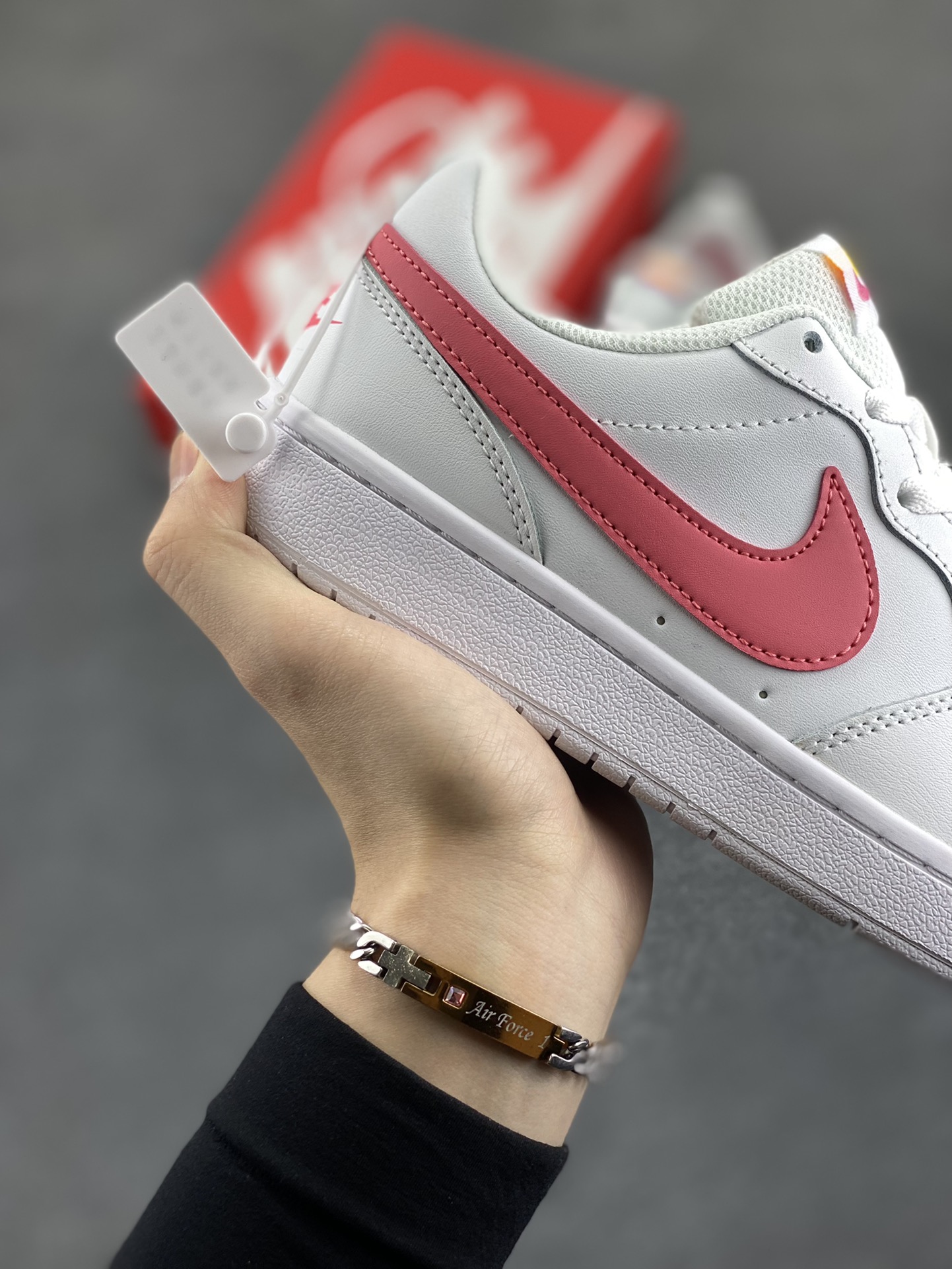 图片[6]-福利特价 Nike Court Borough Low 低帮百搭透气休闲运动板鞋男女鞋 经典耐用的设计，兼顾舒适脚感和出众风范，演绎匠心之作。结构性的支撑贴合感结合复古篮球设计，塑就场外全明星风范。 货号：BQ5448-124 尺码：36 36.5 37.5 38 38.5 39 40 40.5 41 42 42.5 43 44 45-选品中心