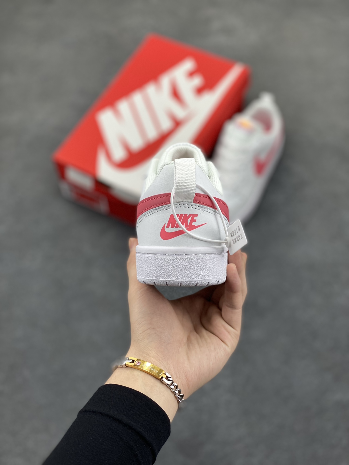 图片[4]-福利特价 Nike Court Borough Low 低帮百搭透气休闲运动板鞋男女鞋 经典耐用的设计，兼顾舒适脚感和出众风范，演绎匠心之作。结构性的支撑贴合感结合复古篮球设计，塑就场外全明星风范。 货号：BQ5448-124 尺码：36 36.5 37.5 38 38.5 39 40 40.5 41 42 42.5 43 44 45-选品中心