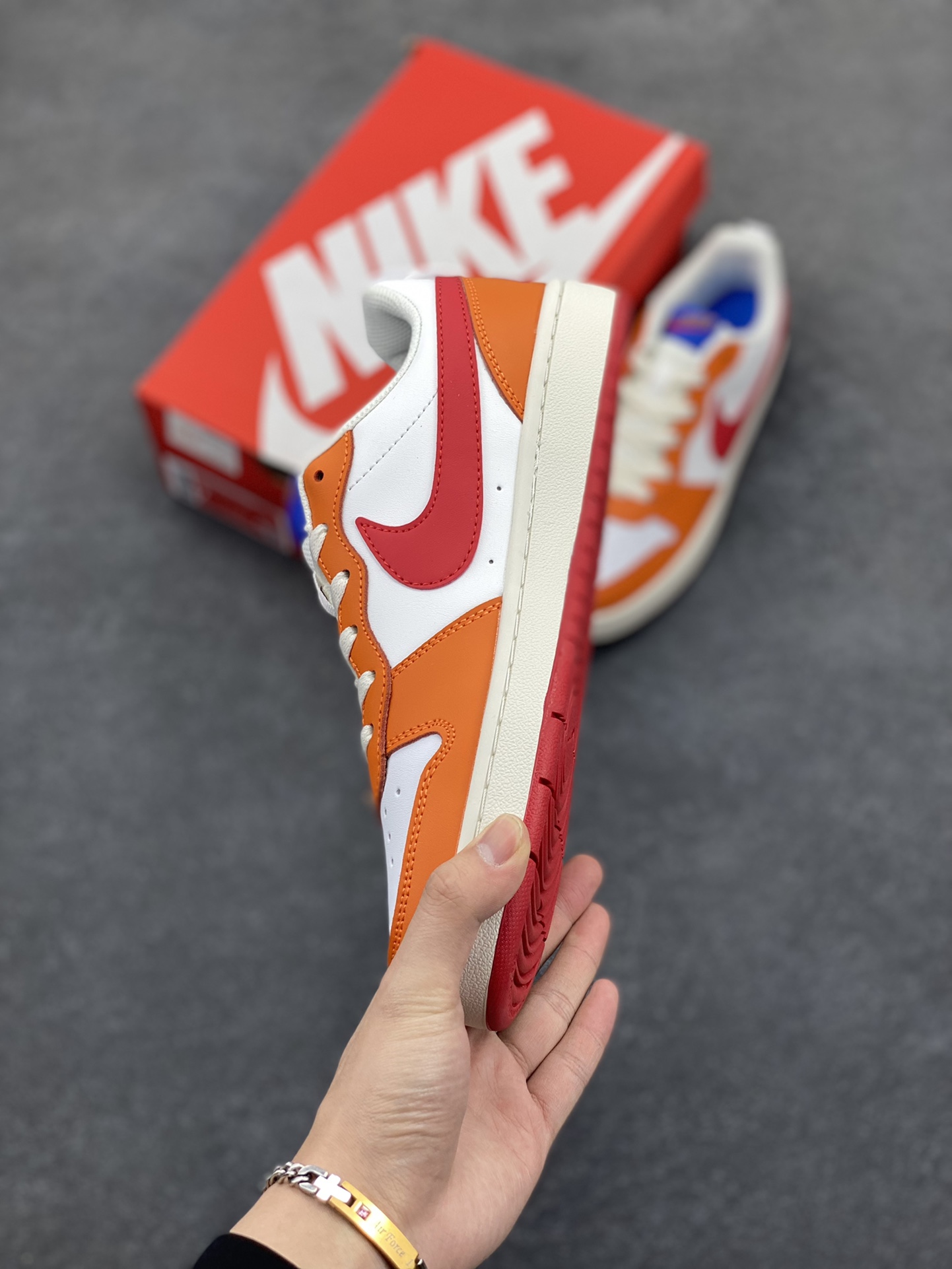 图片[3]-福利特价 Nike Court Borough Low 低帮百搭透气休闲运动板鞋男女鞋 经典耐用的设计，兼顾舒适脚感和出众风范，演绎匠心之作。结构性的支撑贴合感结合复古篮球设计，塑就场外全明星风范。 货号：BQ5448-119 尺码：36 36.5 37.5 38 38.5 39 40 40.5 41 42 42.5 43 44 45-选品中心