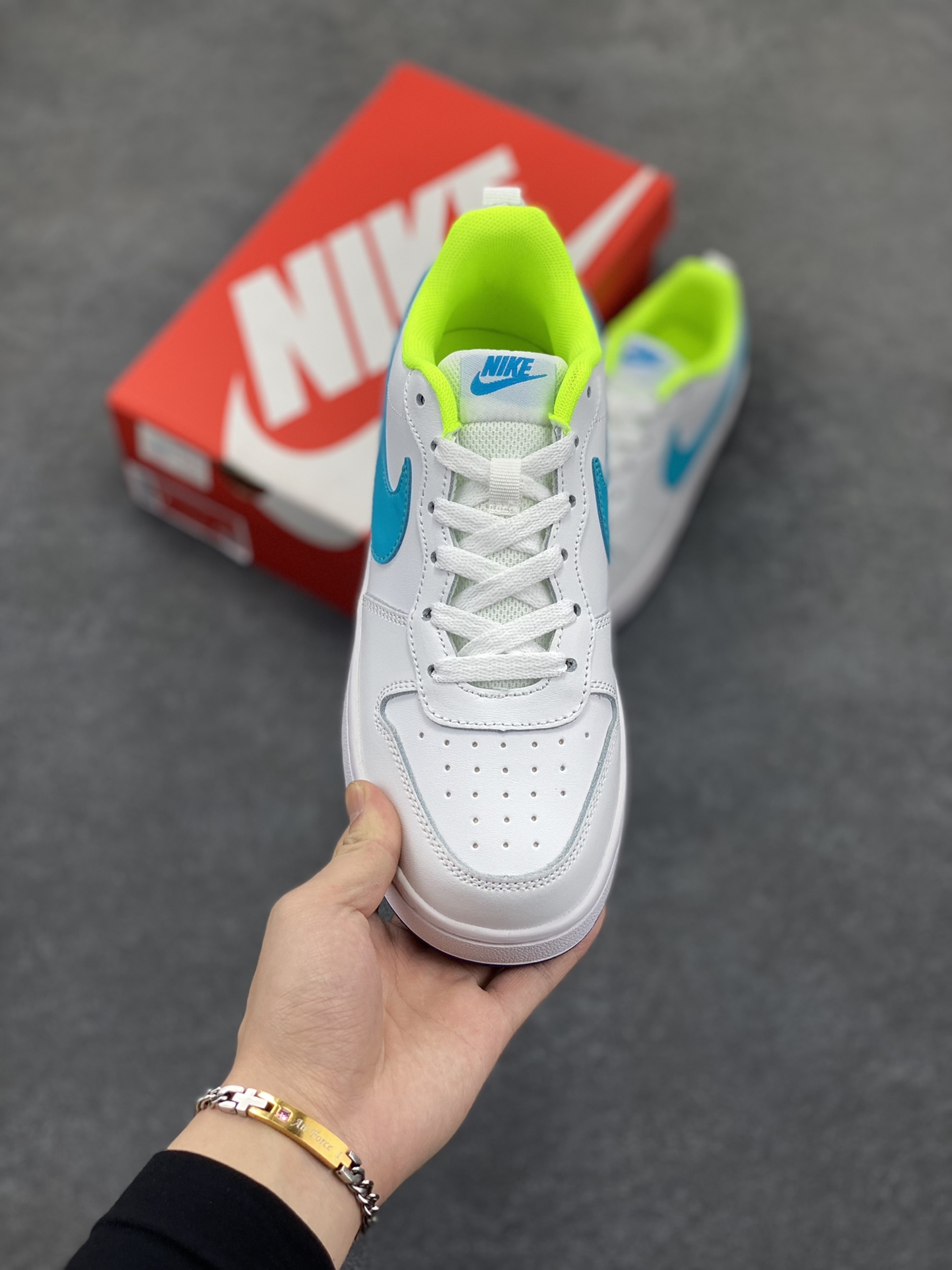 图片[2]-福利特价 Nike Court Borough Low 低帮百搭透气休闲运动板鞋男女鞋 经典耐用的设计，兼顾舒适脚感和出众风范，演绎匠心之作。结构性的支撑贴合感结合复古篮球设计，塑就场外全明星风范。 货号：BQ5448-105 尺码：36 36.5 37.5 38 38.5 39 40 40.5 41 42 42.5 43 44 45-选品中心