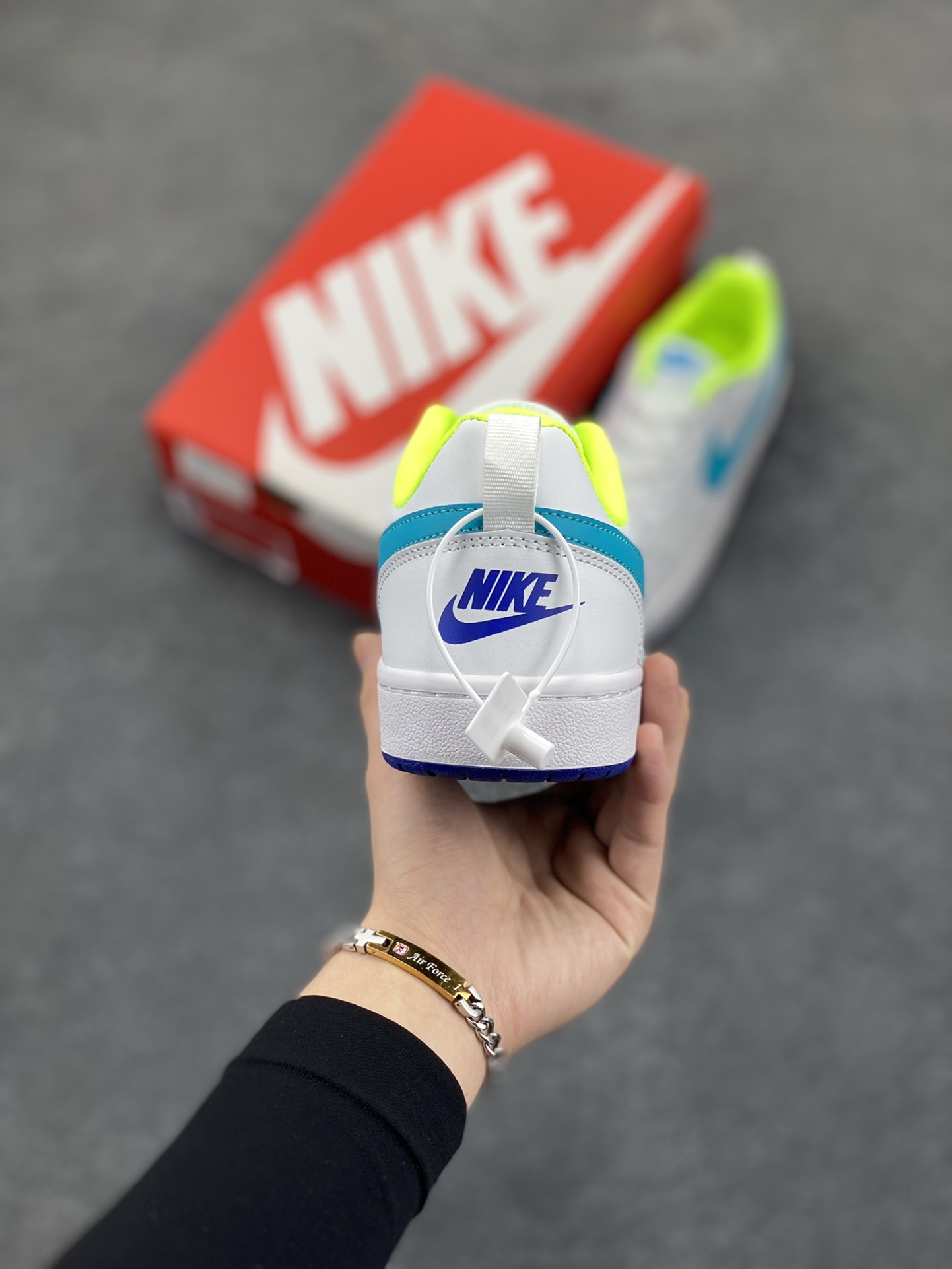 图片[4]-福利特价 Nike Court Borough Low 低帮百搭透气休闲运动板鞋男女鞋 经典耐用的设计，兼顾舒适脚感和出众风范，演绎匠心之作。结构性的支撑贴合感结合复古篮球设计，塑就场外全明星风范。 货号：BQ5448-105 尺码：36 36.5 37.5 38 38.5 39 40 40.5 41 42 42.5 43 44 45-选品中心