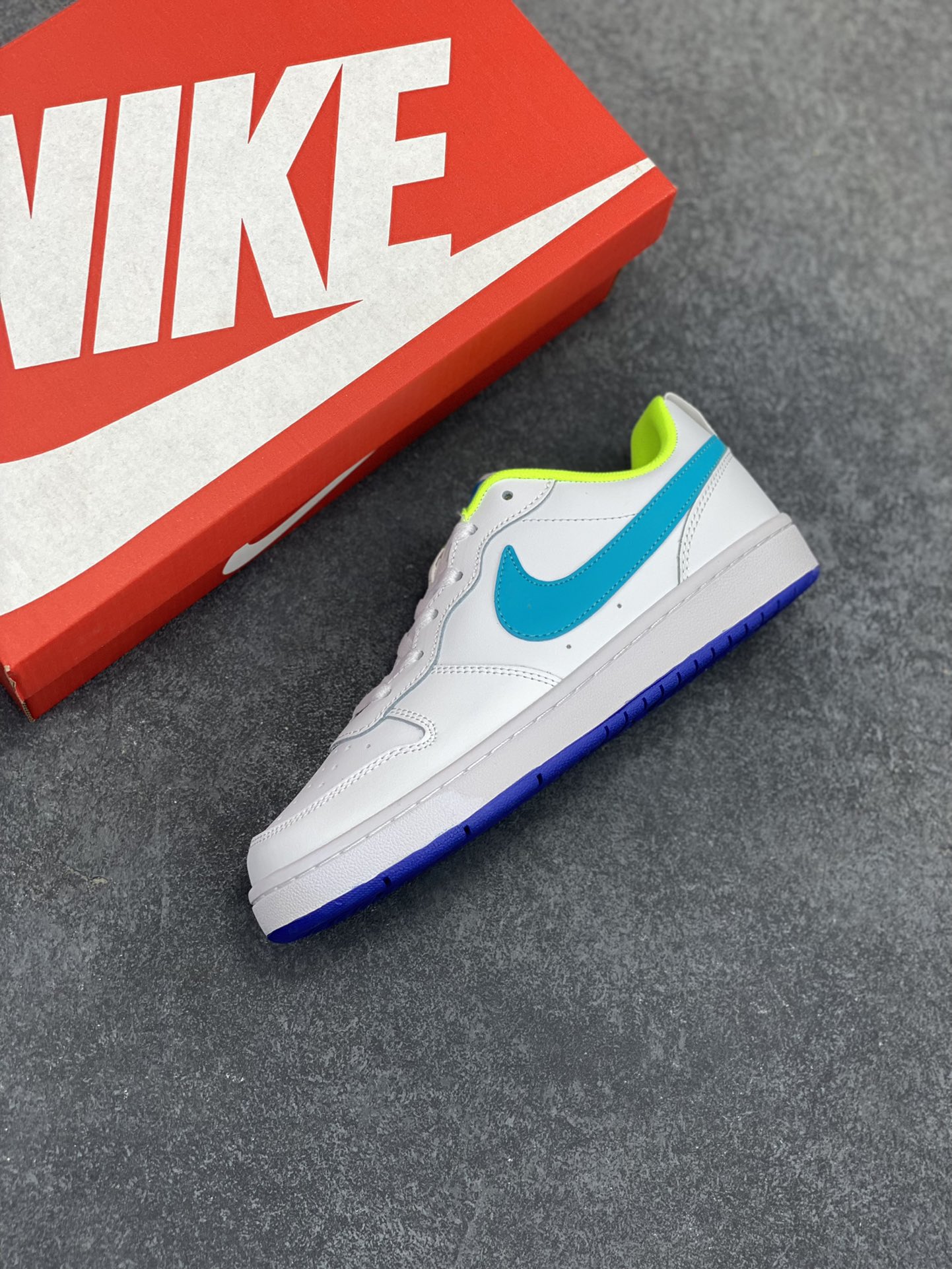 图片[7]-福利特价 Nike Court Borough Low 低帮百搭透气休闲运动板鞋男女鞋 经典耐用的设计，兼顾舒适脚感和出众风范，演绎匠心之作。结构性的支撑贴合感结合复古篮球设计，塑就场外全明星风范。 货号：BQ5448-105 尺码：36 36.5 37.5 38 38.5 39 40 40.5 41 42 42.5 43 44 45-选品中心