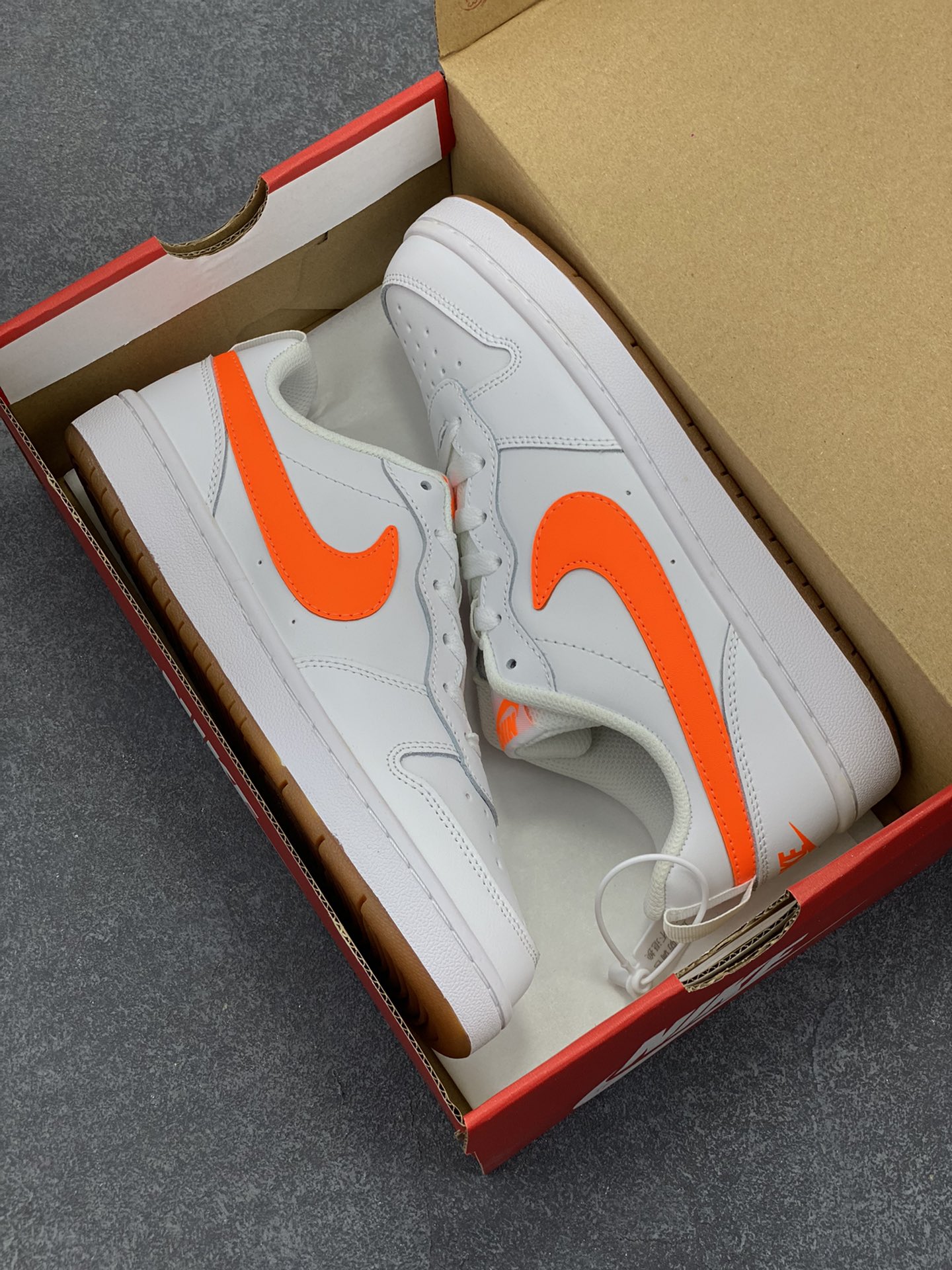 图片[9]-福利特价 Nike Court Borough Low 低帮百搭透气休闲运动板鞋男女鞋 经典耐用的设计，兼顾舒适脚感和出众风范，演绎匠心之作。结构性的支撑贴合感结合复古篮球设计，塑就场外全明星风范。 货号：BQ5448-114 尺码：36 36.5 37.5 38 38.5 39 40 40.5 41 42 42.5 43 44 45-选品中心