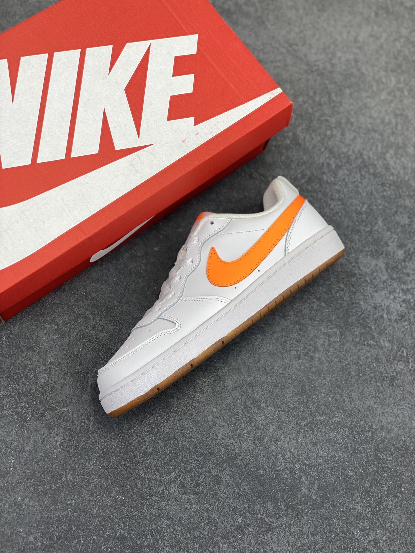 图片[7]-福利特价 Nike Court Borough Low 低帮百搭透气休闲运动板鞋男女鞋 经典耐用的设计，兼顾舒适脚感和出众风范，演绎匠心之作。结构性的支撑贴合感结合复古篮球设计，塑就场外全明星风范。 货号：BQ5448-114 尺码：36 36.5 37.5 38 38.5 39 40 40.5 41 42 42.5 43 44 45-选品中心