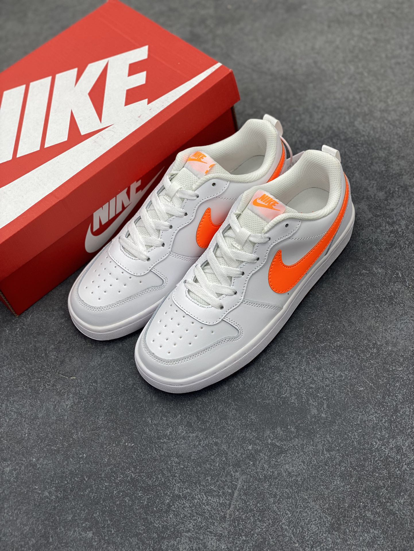 图片[8]-福利特价 Nike Court Borough Low 低帮百搭透气休闲运动板鞋男女鞋 经典耐用的设计，兼顾舒适脚感和出众风范，演绎匠心之作。结构性的支撑贴合感结合复古篮球设计，塑就场外全明星风范。 货号：BQ5448-114 尺码：36 36.5 37.5 38 38.5 39 40 40.5 41 42 42.5 43 44 45-选品中心