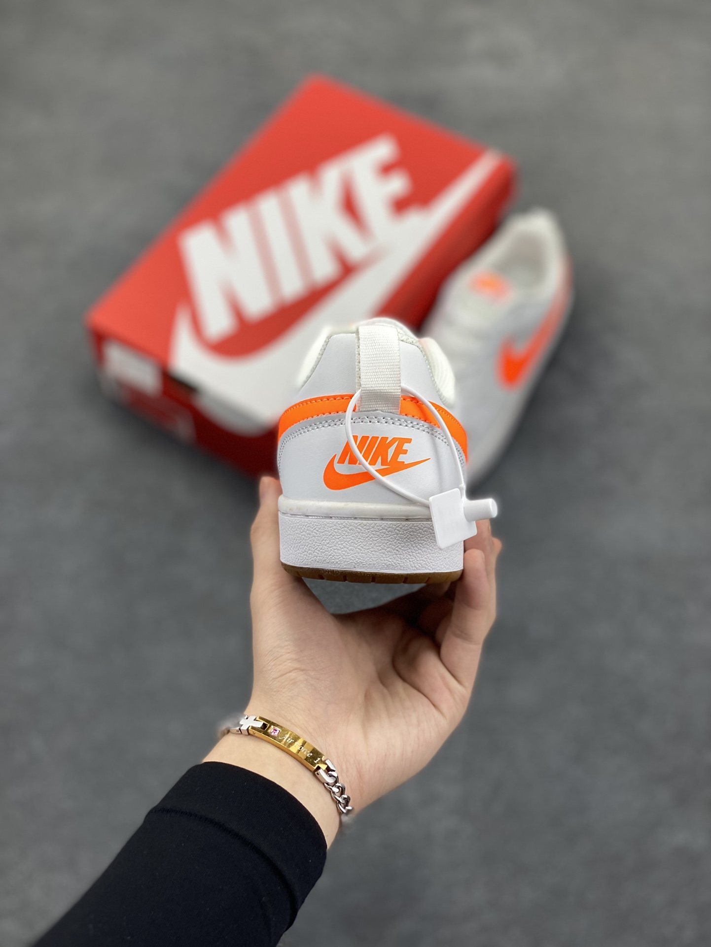 图片[4]-福利特价 Nike Court Borough Low 低帮百搭透气休闲运动板鞋男女鞋 经典耐用的设计，兼顾舒适脚感和出众风范，演绎匠心之作。结构性的支撑贴合感结合复古篮球设计，塑就场外全明星风范。 货号：BQ5448-114 尺码：36 36.5 37.5 38 38.5 39 40 40.5 41 42 42.5 43 44 45-选品中心