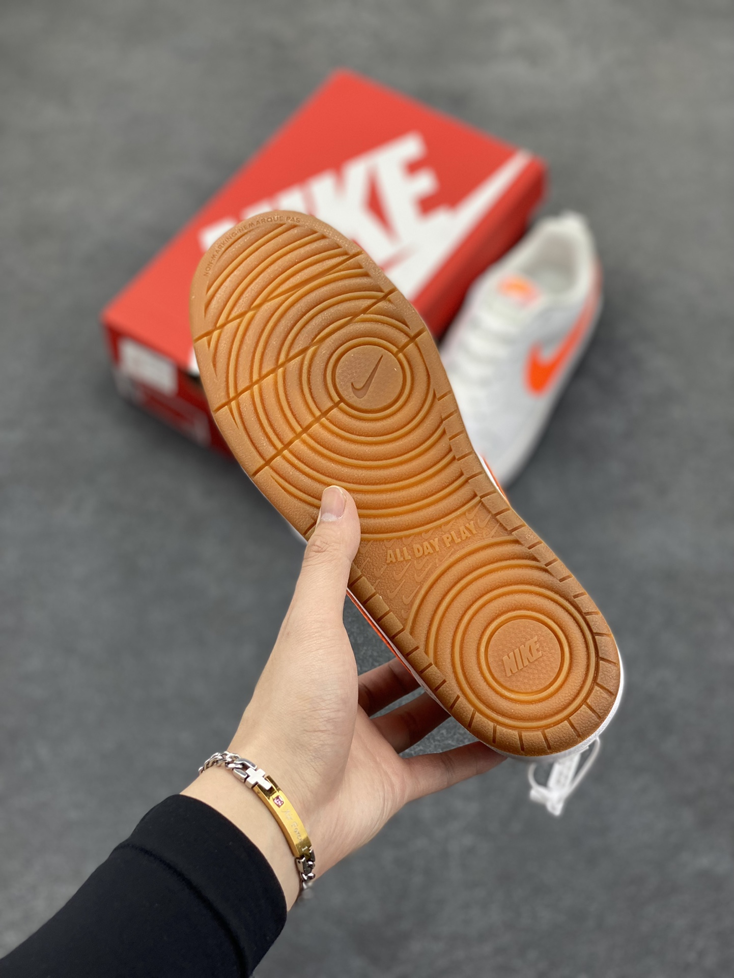 图片[5]-福利特价 Nike Court Borough Low 低帮百搭透气休闲运动板鞋男女鞋 经典耐用的设计，兼顾舒适脚感和出众风范，演绎匠心之作。结构性的支撑贴合感结合复古篮球设计，塑就场外全明星风范。 货号：BQ5448-114 尺码：36 36.5 37.5 38 38.5 39 40 40.5 41 42 42.5 43 44 45-选品中心