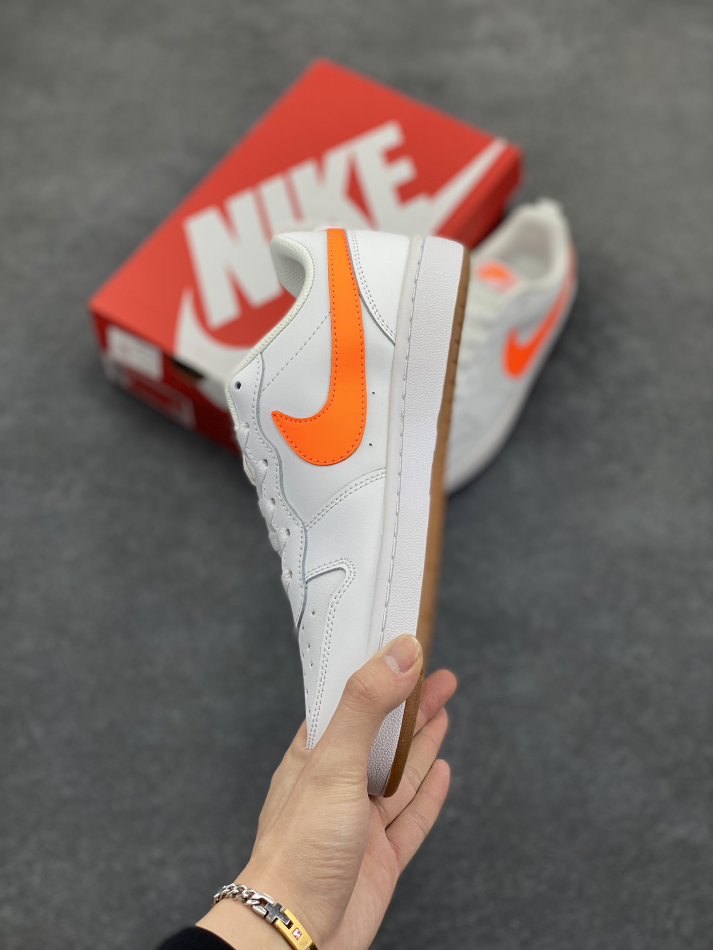 图片[3]-福利特价 Nike Court Borough Low 低帮百搭透气休闲运动板鞋男女鞋 经典耐用的设计，兼顾舒适脚感和出众风范，演绎匠心之作。结构性的支撑贴合感结合复古篮球设计，塑就场外全明星风范。 货号：BQ5448-114 尺码：36 36.5 37.5 38 38.5 39 40 40.5 41 42 42.5 43 44 45-选品中心