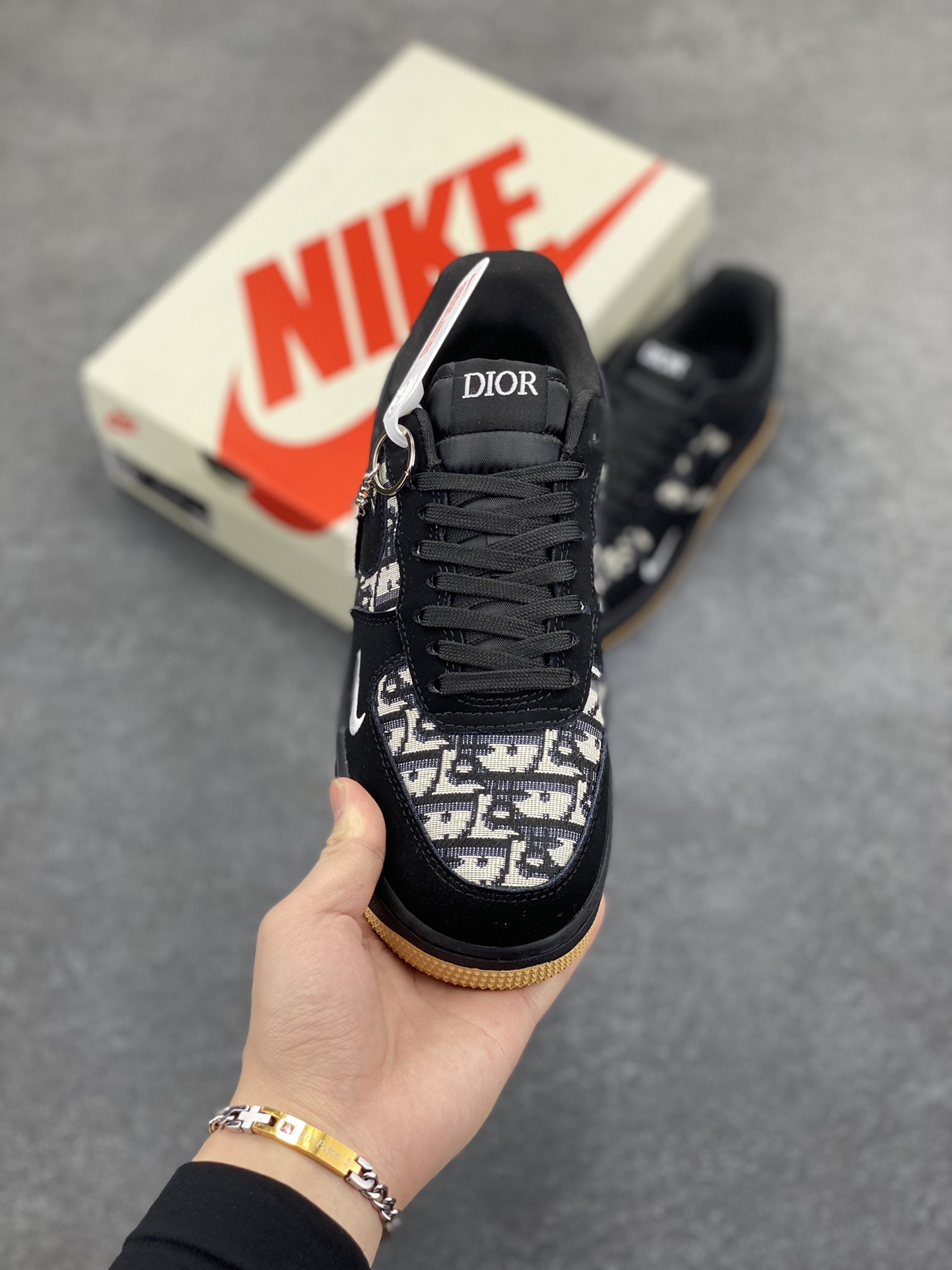 图片[2]-NIke Air Force 1 \’07 Low “迪奥联名——黑生胶针织”空军一号 低帮 运动鞋 休闲鞋 折边针车 工艺难度大 原楦头原纸板 原装鞋盒 定制五金配件 内置全掌气垫 原厂鞋底 货号：KK1988-058 尺码：36 36.5 37.5 38 38.5 39 40 40.5 41 42 42.5 43 44 44.5 45-选品中心