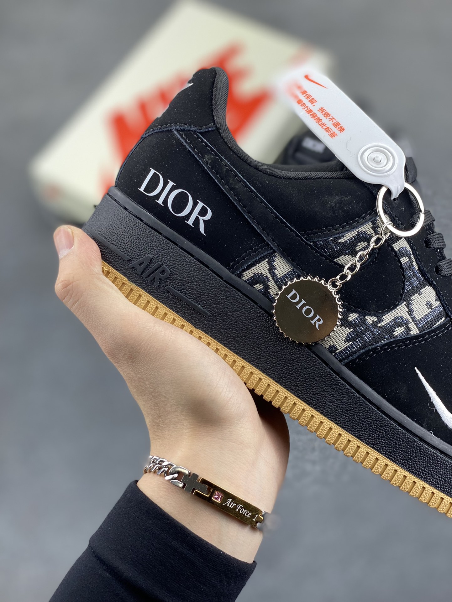 图片[6]-NIke Air Force 1 \’07 Low “迪奥联名——黑生胶针织”空军一号 低帮 运动鞋 休闲鞋 折边针车 工艺难度大 原楦头原纸板 原装鞋盒 定制五金配件 内置全掌气垫 原厂鞋底 货号：KK1988-058 尺码：36 36.5 37.5 38 38.5 39 40 40.5 41 42 42.5 43 44 44.5 45-选品中心