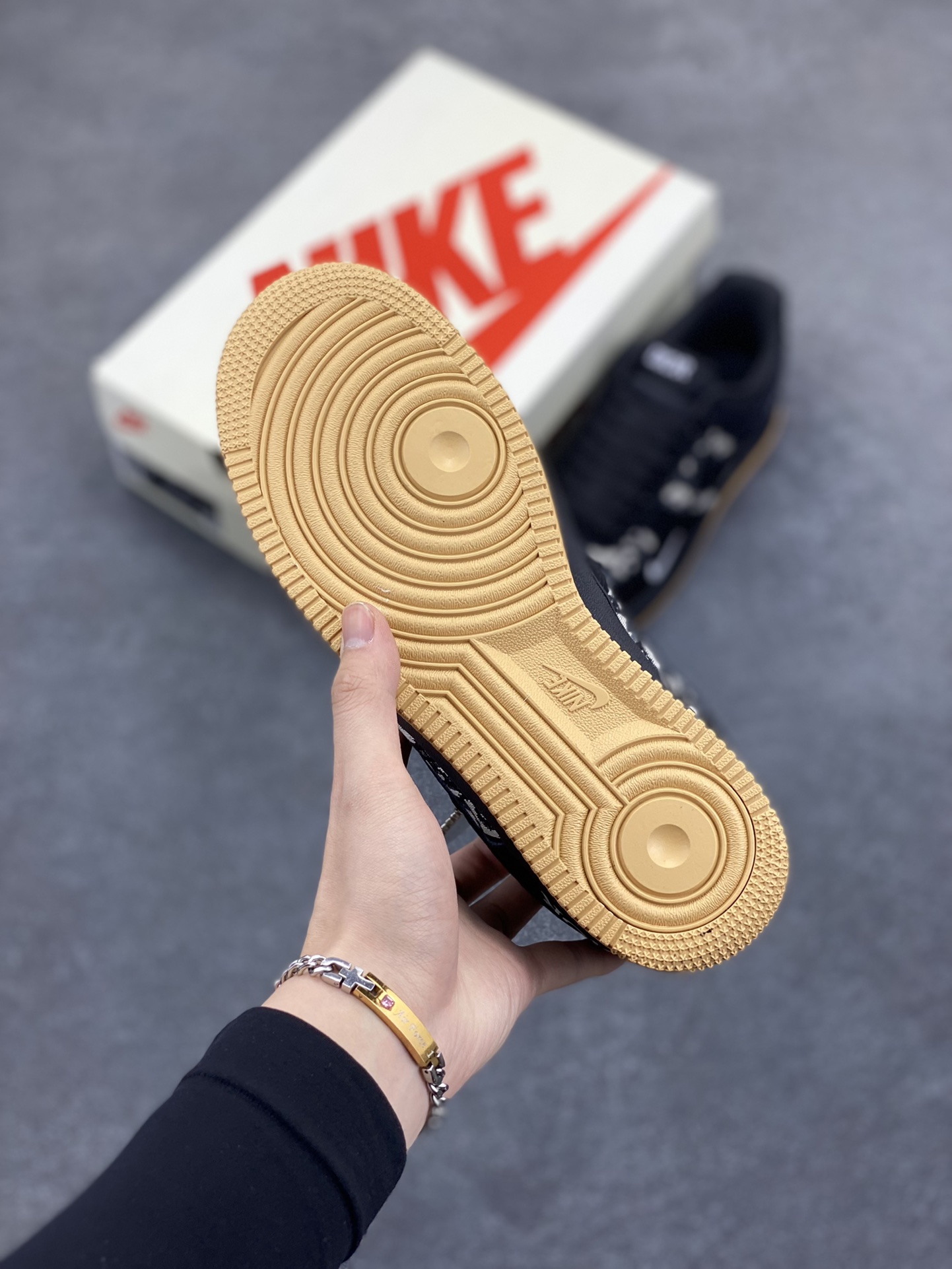 图片[5]-NIke Air Force 1 \’07 Low “迪奥联名——黑生胶针织”空军一号 低帮 运动鞋 休闲鞋 折边针车 工艺难度大 原楦头原纸板 原装鞋盒 定制五金配件 内置全掌气垫 原厂鞋底 货号：KK1988-058 尺码：36 36.5 37.5 38 38.5 39 40 40.5 41 42 42.5 43 44 44.5 45-选品中心