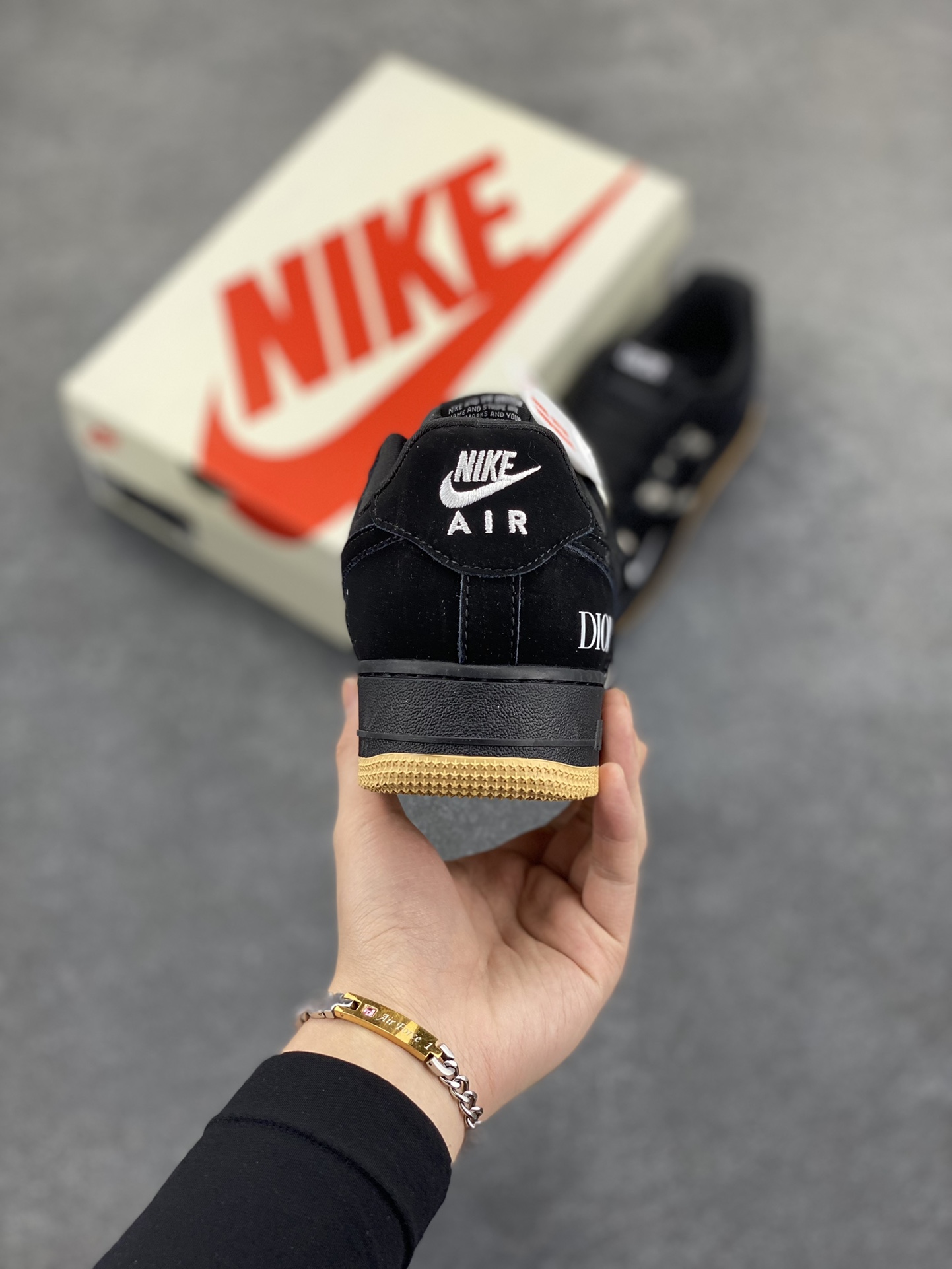 图片[4]-NIke Air Force 1 \’07 Low “迪奥联名——黑生胶针织”空军一号 低帮 运动鞋 休闲鞋 折边针车 工艺难度大 原楦头原纸板 原装鞋盒 定制五金配件 内置全掌气垫 原厂鞋底 货号：KK1988-058 尺码：36 36.5 37.5 38 38.5 39 40 40.5 41 42 42.5 43 44 44.5 45-选品中心