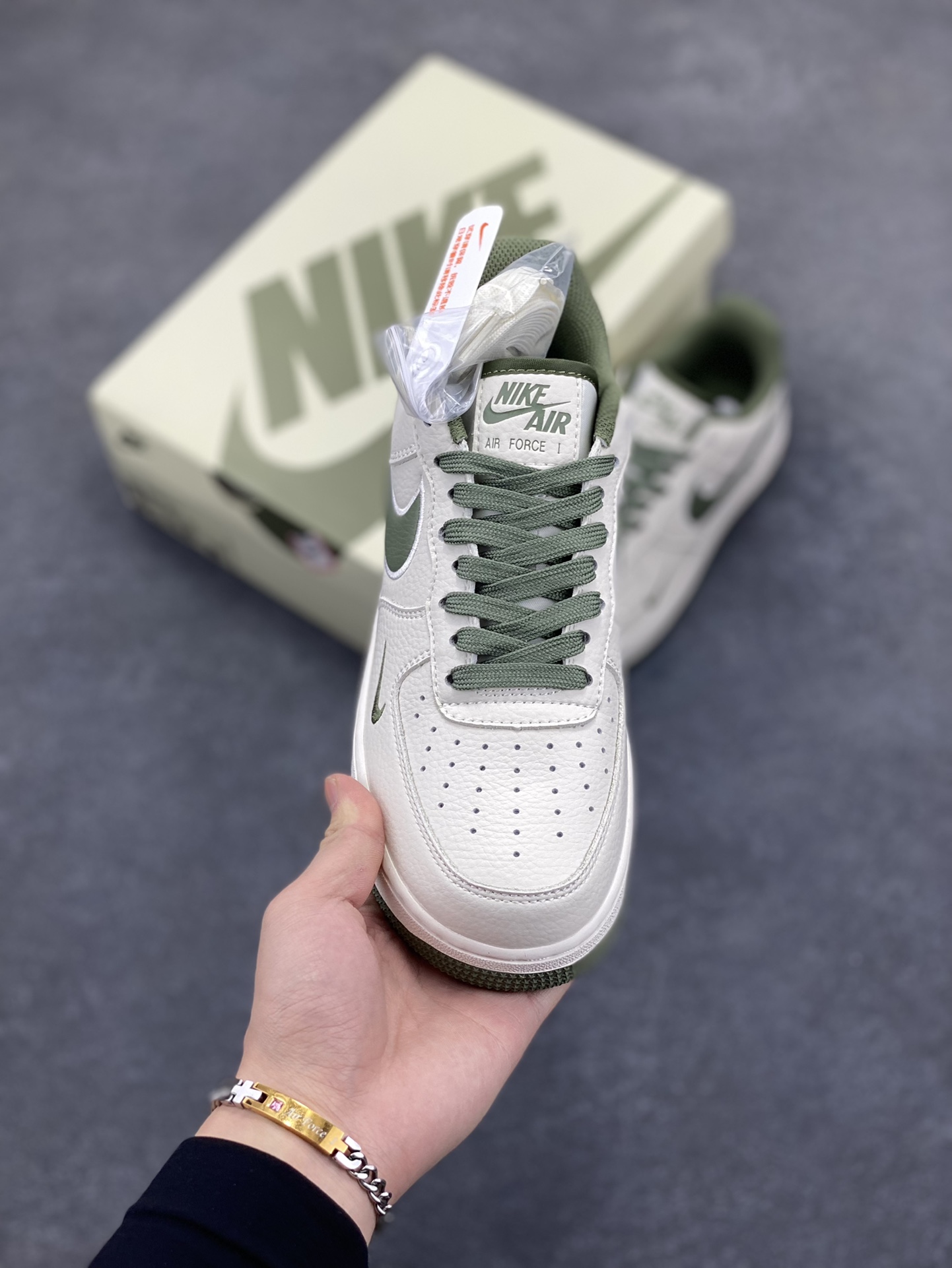 图片[2]-NOCTA×NIke Air Force 1 Low米绿联名经典空军一号低帮休闲板鞋 原楦头原纸板 纯正空军版型 内置全掌气垫 原盒配件 原厂中底钢印 拉帮完美 货号：NO0224-027 尺码：36 36.5 37.5 38 38.5 39 40 40.5 41 42 42.5 43 44 44.5 45-选品中心