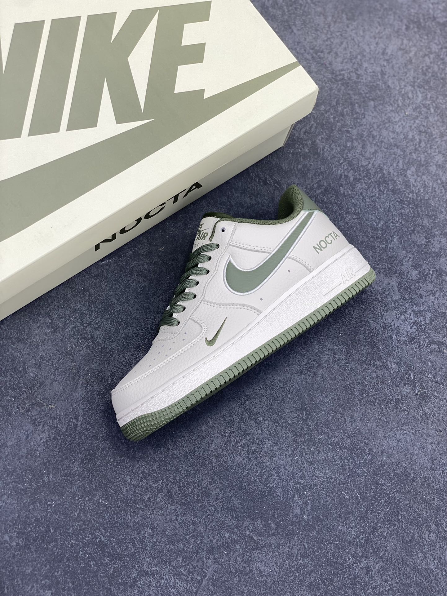 图片[7]-NOCTA×NIke Air Force 1 Low米绿联名经典空军一号低帮休闲板鞋 原楦头原纸板 纯正空军版型 内置全掌气垫 原盒配件 原厂中底钢印 拉帮完美 货号：NO0224-027 尺码：36 36.5 37.5 38 38.5 39 40 40.5 41 42 42.5 43 44 44.5 45-选品中心