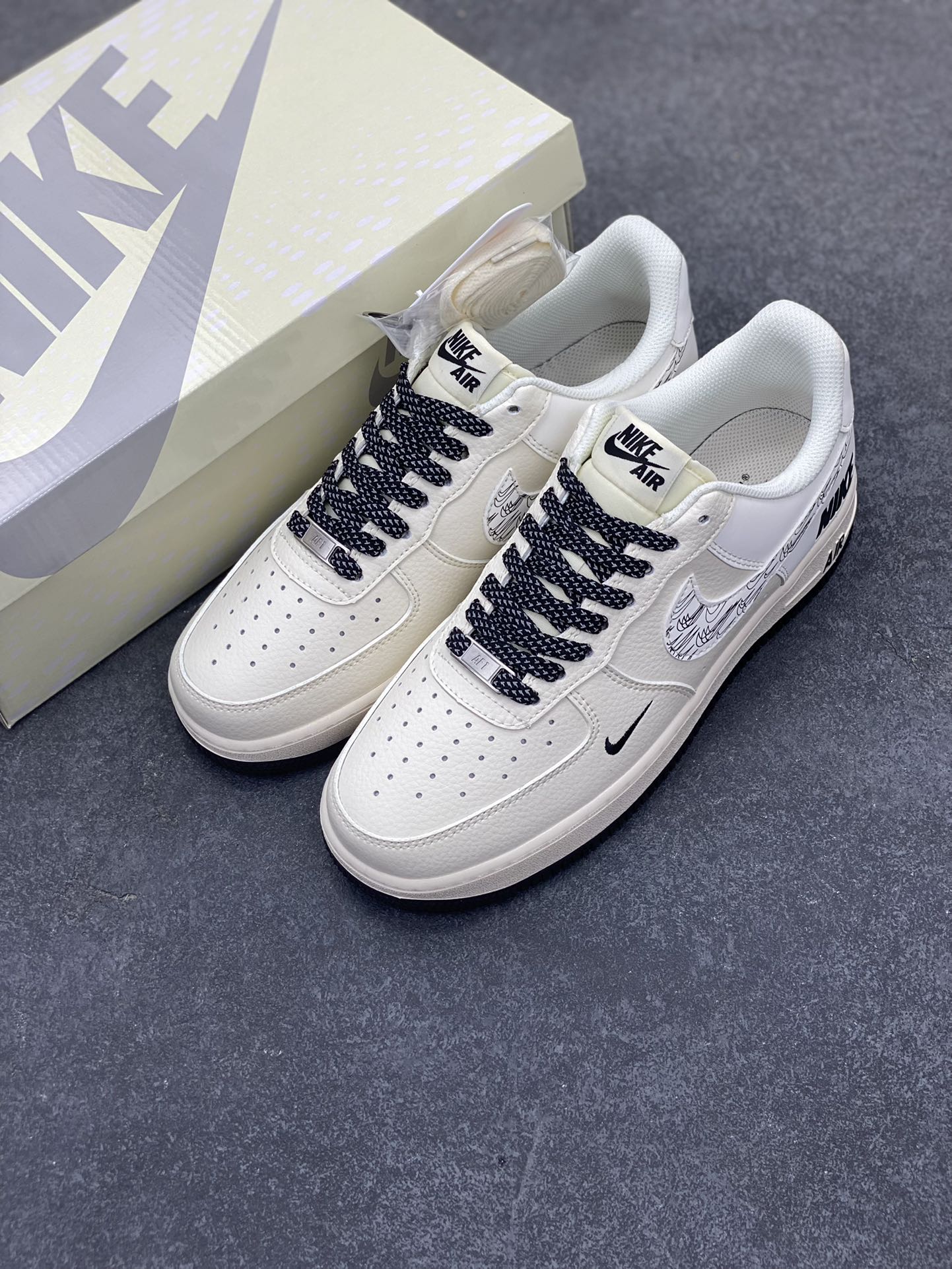 图片[8]-NIke Air Force 1 \’07 Low “NIKE联名——米黑多小勾”空军一号 低帮 运动鞋 休闲鞋 折边针车 工艺难度大 原楦头原纸板 原装鞋盒 定制五金配件 内置全掌气垫 原厂鞋底 货号：HH7518-046 尺码：36 36.5 37.5 38 38.5 39 40 40.5 41 42 42.5 43 44 44.5 45-选品中心