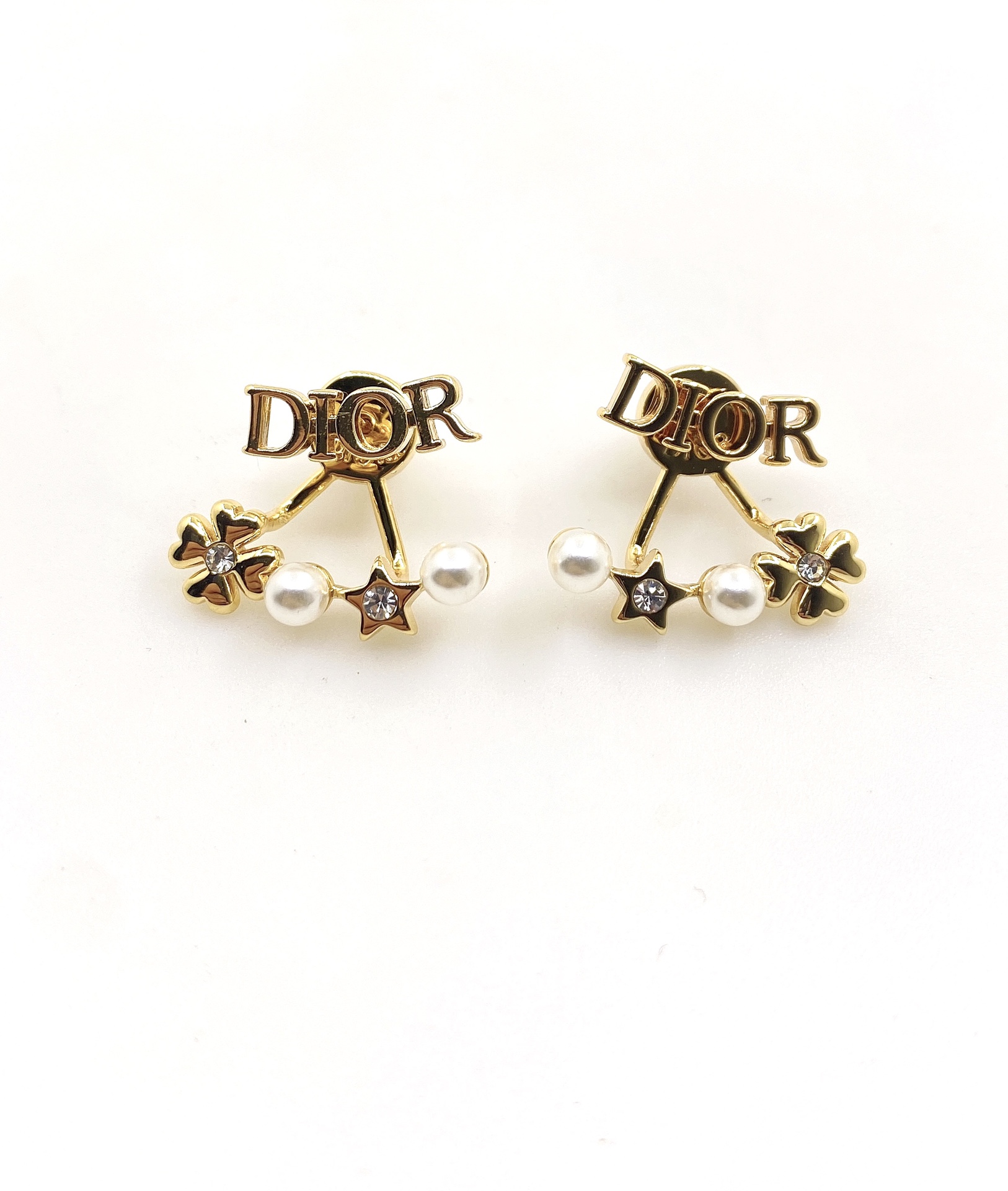 NO:107403,D*or Latest Alphabet Pearl Fan-shaped Earrings】Uncompassing ZP Brass Material, Elegant Jewelry19860909D*or 最新款字母珍珠扇形耳钉】一致ZP黄铜材质,饰品精品,Jewelry