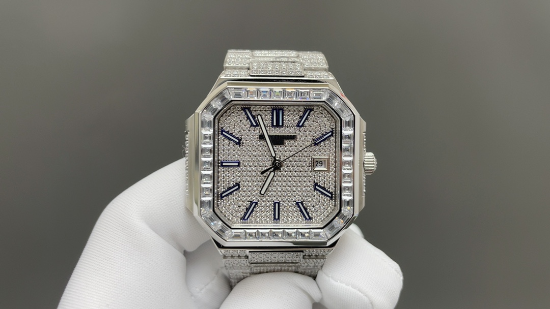 新款来了，满钻百达，独特的镶钻技术
百达翡丽🌐 CUBITUS系列 5821/1A-001
探索奢华与精湛工艺的完美结合

×精钢材质和钻石的完美搭配，把华丽感与运动感结合在一起十分巧妙。一颗颗精美的钻石被镶嵌在表壳上，交相辉映出一种美丽的光芒。

×镜面采用抗刮花，耐磕碰的蓝宝石水晶玻璃。3点位设有日历窗口，搭配经典的大三针设计，不会显得复杂多余。

×无论外观或是性能都是一丝不苟，完美的控制了表头的厚度。全新升级，品牌举世闻名超凡珠宝满天星完美结合，这款豪华百达翡丽腕表独特及富有魅力设计，是展现完美工艺的升华之作🌐