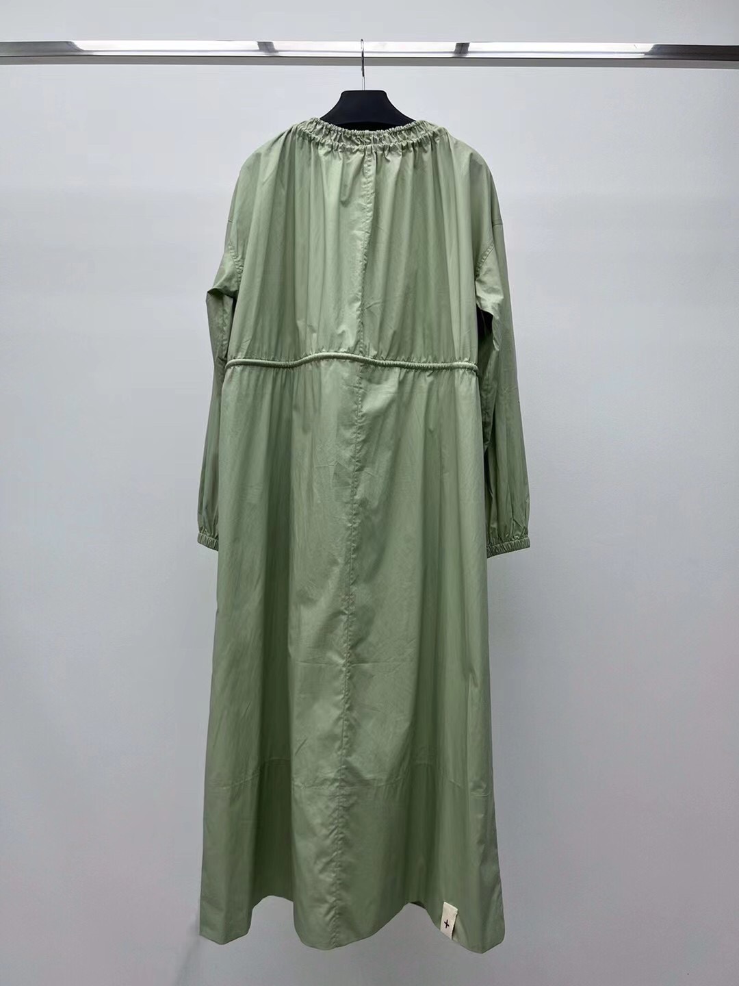 “JS Symbolism in P920 Long-Sleeve Female Suit by Gil Sande” - 图片 6