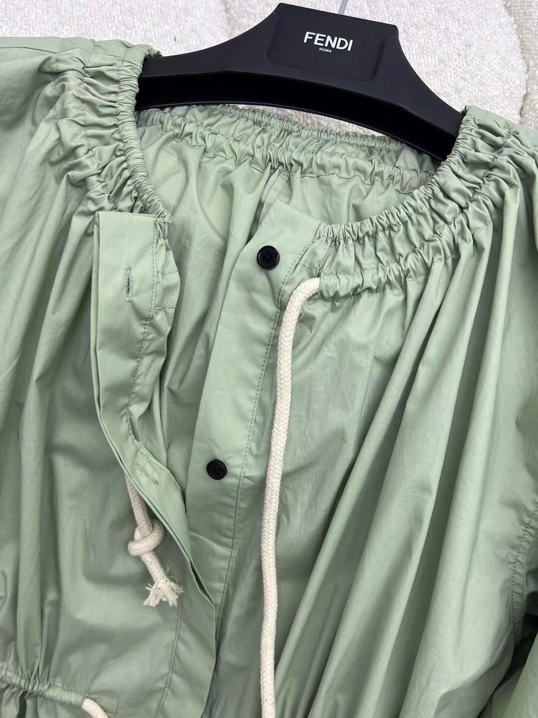 “JS Symbolism in P920 Long-Sleeve Female Suit by Gil Sande” - 图片 8