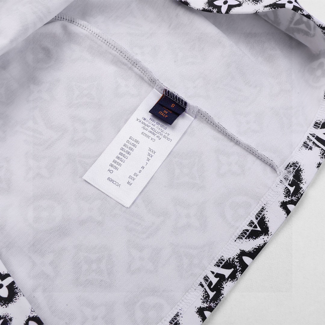 路易威登/Louis Vuitton 春夏新款 满印老花logo圆领短袖T恤