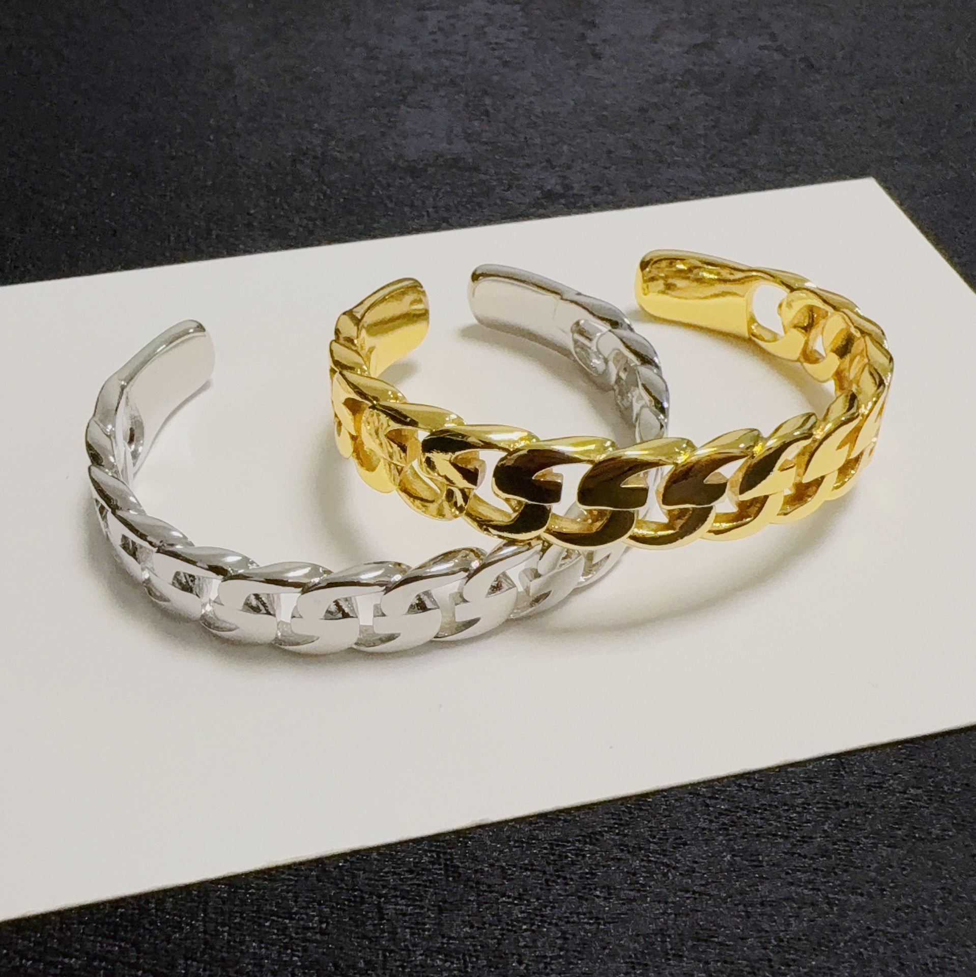 Givenchy and Blanche: Elegant Sculptural Jewelry for the Fashionable Family - 图片 4