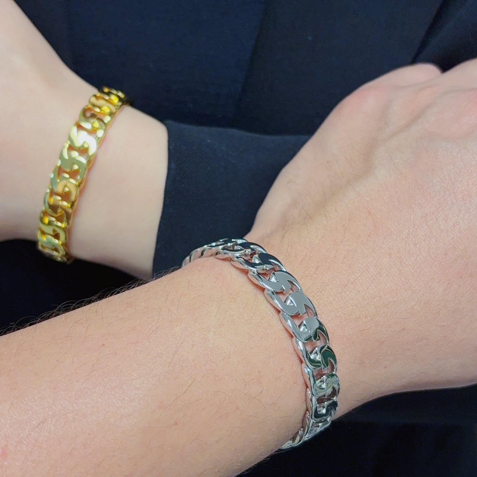 NO:107456,The new Givenchy narrow version of Givenchy is hollowed-in engraved neutral bracelet for men and women. The original real shot is not ostentatious but not high-profile, but it has a charming temperament. The upper body shows that the temperament cannot be more beautiful. The original LG is of great quality. Those who know the goods will see the couple bracelet, the jewelry is boutique, given, given, bracelet19860909新款Givenchy纪梵希窄版镂空雕刻中性款男女手镯原版实拍 设计不张扬不高调却带着一种迷人的气质上身超显气质不能更美了 原版LG 质量杠杠滴 识货的亲们看过来情侣手镯,饰品精品,givenchy,givenchy,bracelet,Jewelry