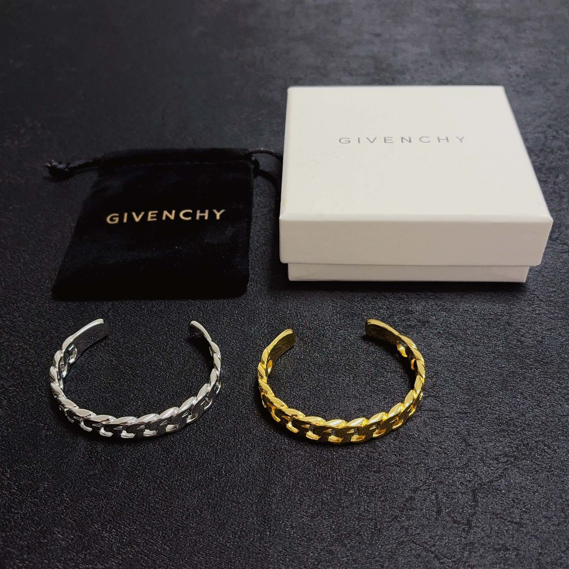Givenchy and Blanche: Elegant Sculptural Jewelry for the Fashionable Family - 图片 6