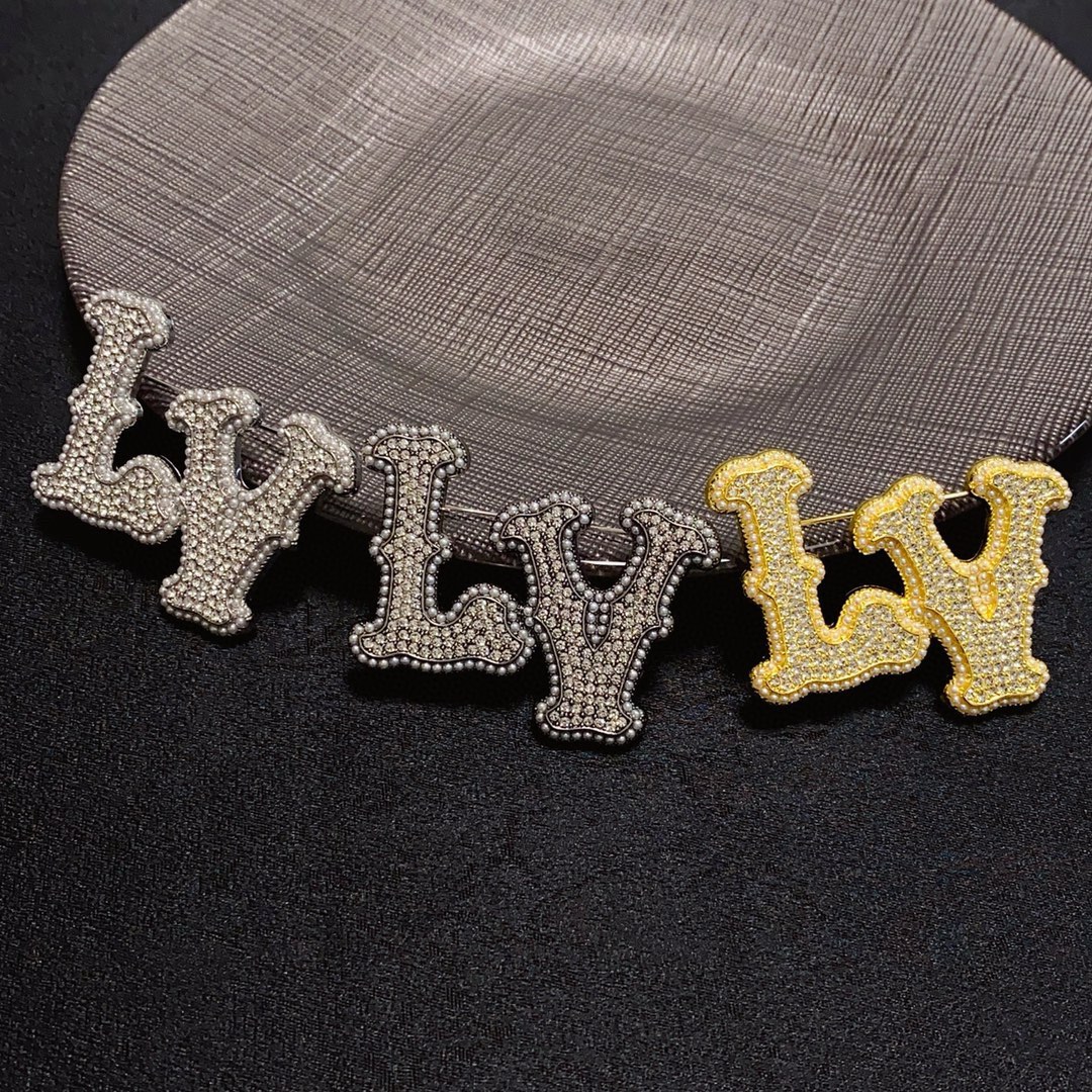 Louis Vuitton Pearl Pins: Women’s Stylish Accessory Statement at £110 - 图片 7