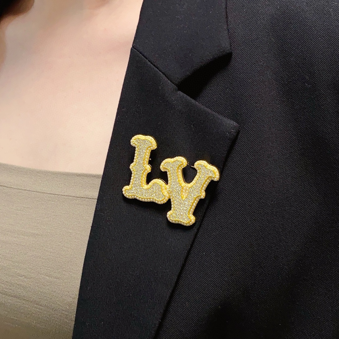 Louis Vuitton Pearl Pins: Women’s Stylish Accessory Statement at £110 - 图片 3