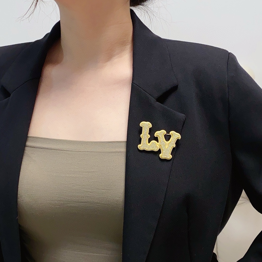 Louis Vuitton Pearl Pins: Women’s Stylish Accessory Statement at £110 - 图片 2