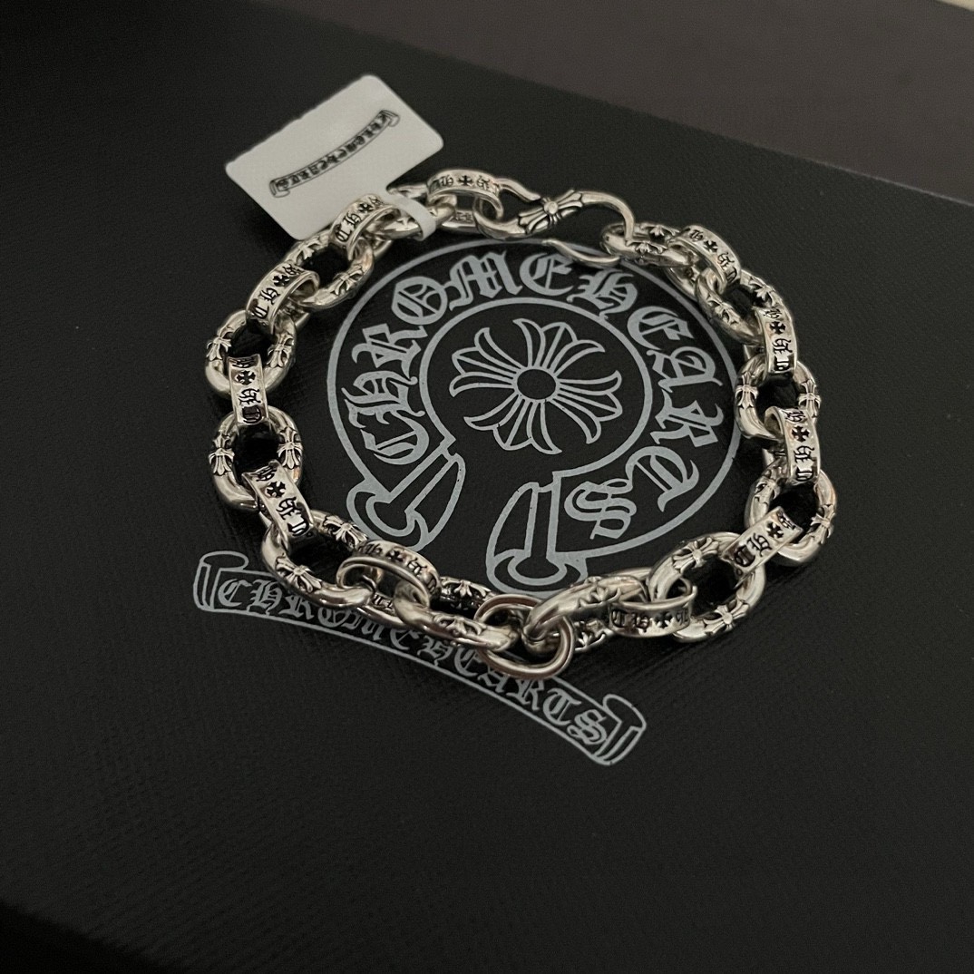NO:107465,New [Counter Quality] Chrome Hearts Cross Ring Bracelet The design styles of different concave and convex shapes are unique. The Cross Scout Flower is the logo of Croxin, so it lasts for a long time. The genuine version of Chrome Hearts Croxin is different from the market. The normal light version of the market is the benchmark quality. Look at the details of the letter printing. The degree of retro old gray oxygen. Seiko version!  , jewelry boutique, chrome hearts, chrome hearts, bracelet19860909新款【专柜品质】Chrome Hearts克罗心 十字圈手链 凹凸造型不同的花纹设计风格呈现出与众不同 十字架童军花是克罗心的标志 所以更经久不衰 正品打版Chrome Hearts克罗心 区别市场普通轻版 对版对标品质 看字印细节 复古做旧灰氧程度.精工版本！,饰品精品,chrome hearts,chrome hearts,bracelet,Jewelry