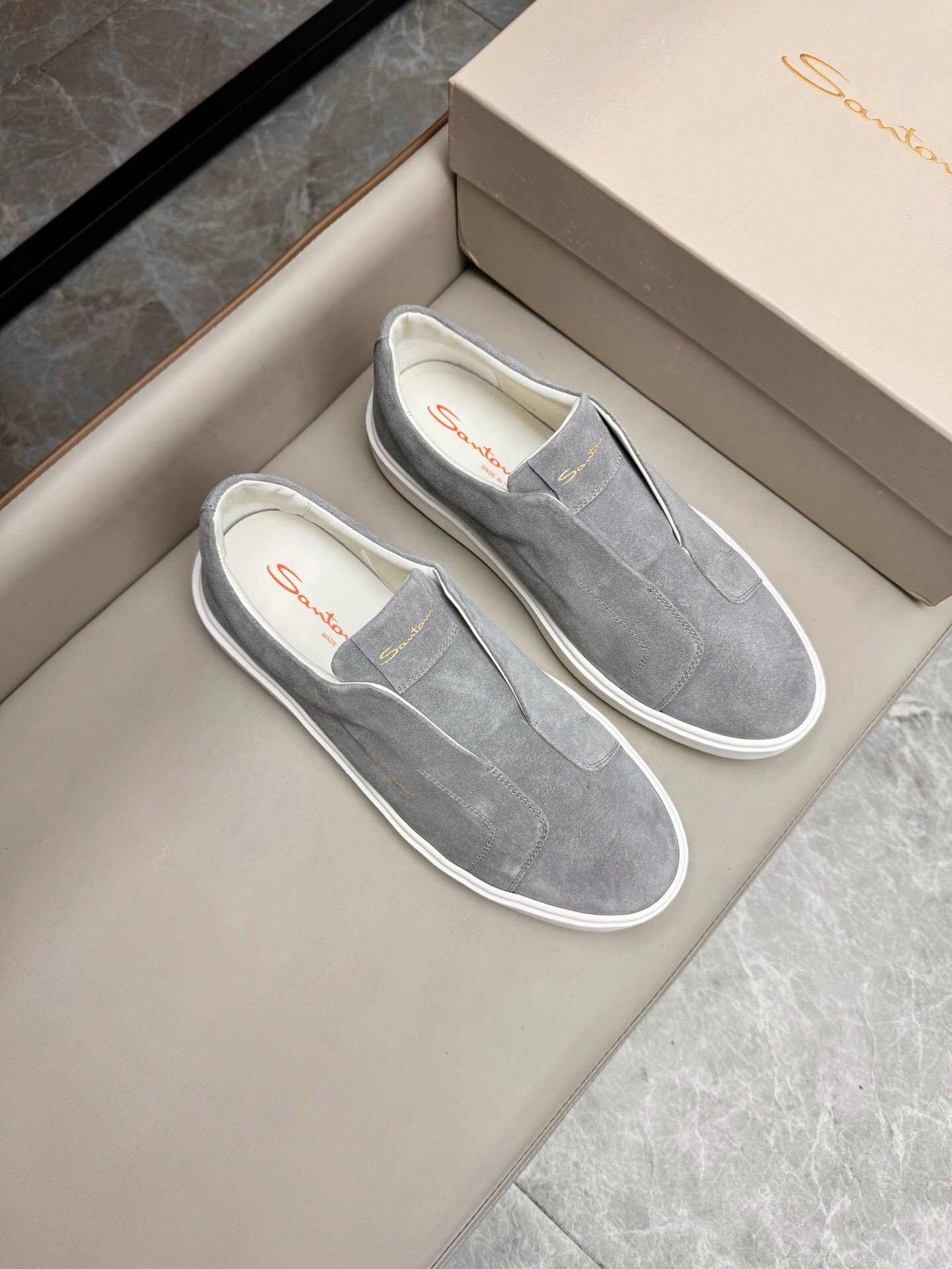 NO:221734,Brand Santoni original color matching Size 39-44 Customized 45.46 Price Material Santoni Italian men's handmade calfskin casual shoes Pure handmade shoe brand, each pair of shoes is simple and classic, using 