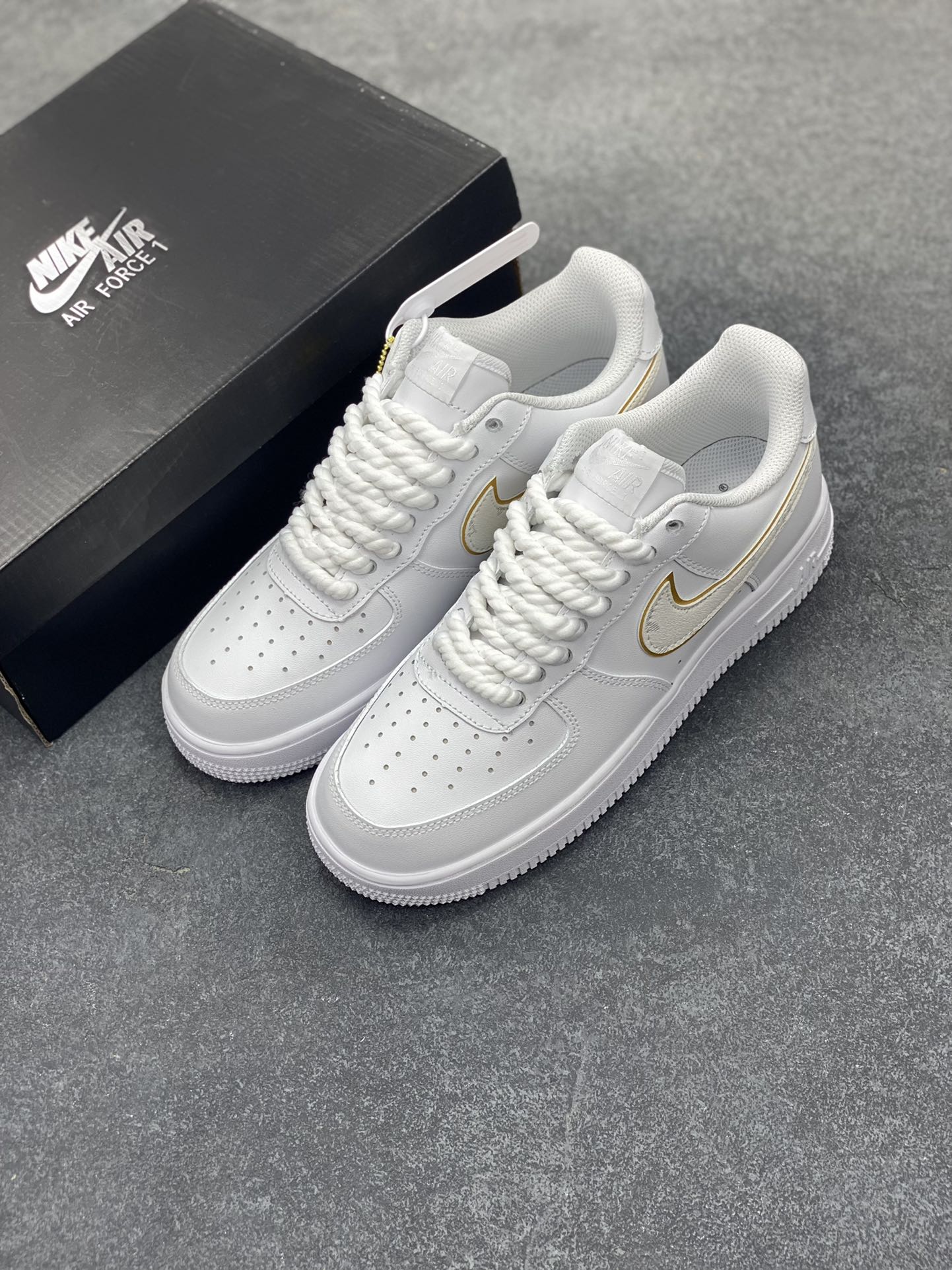 图片[8]-Nike Air Force 1 Low 空军一号低帮百搭休闲运动板鞋。柔软、弹性十足的缓震性能和出色的中底设计，横跨复古与现代的外型结合，造就出风靡全球三十多年的Force 1，直到今天还深受青睐。 货号：DD8960-100 尺码：36 37.5 38 39 40 41 42 43 44 45-选品中心
