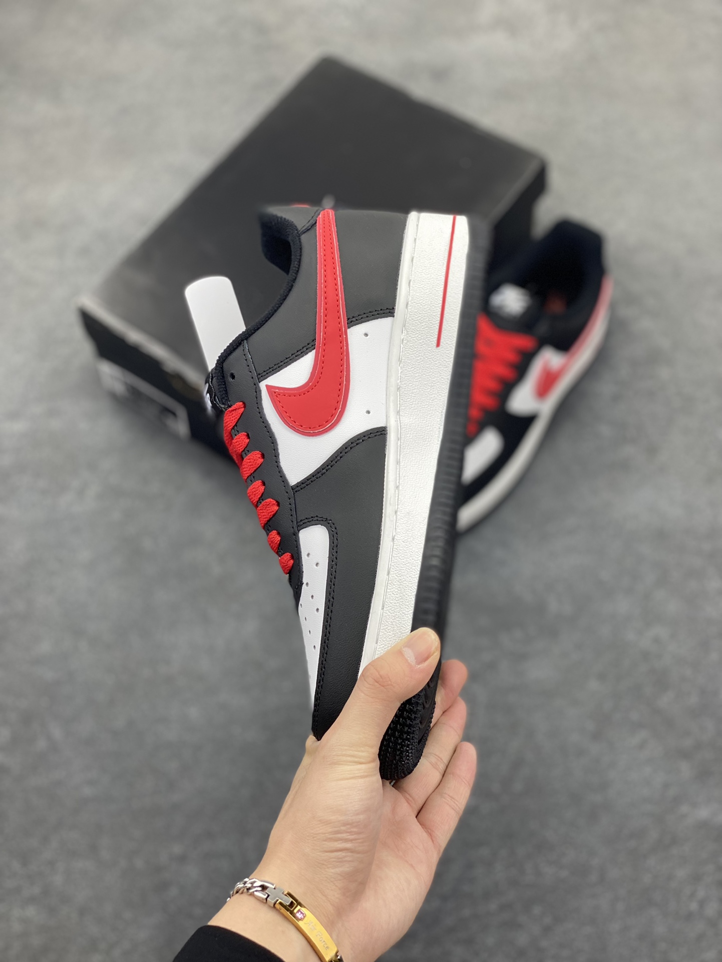 图片[3]-Nike Air Force 1 Low 空军一号低帮百搭休闲运动板鞋。柔软、弹性十足的缓震性能和出色的中底设计，横跨复古与现代的外型结合，造就出风靡全球三十多年的Force 1，直到今天还深受青睐。 货号：DV0788-100 尺码：36 37.5 38 39 40 41 42 43 44 45-选品中心