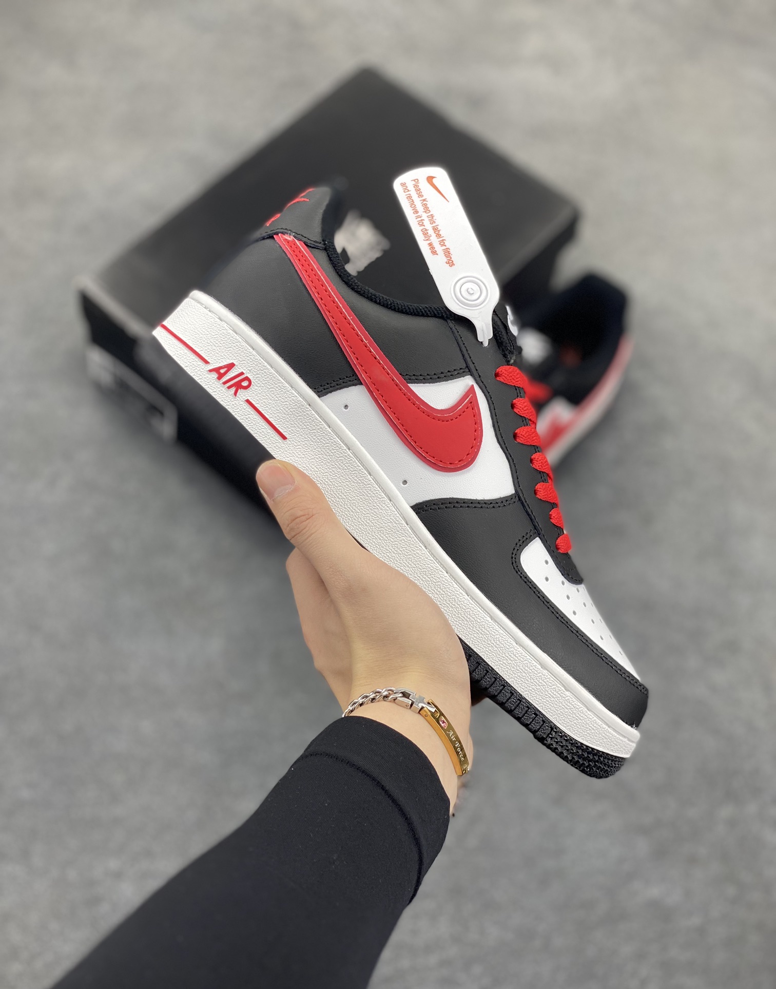 Nike Air Force 1 Low 空军一号低帮百搭休闲运动板鞋。柔软、弹性十足的缓震性能和出色的中底设计,横跨复古与现代的外型结合,造就出风靡全球三十多年的Force 1,直到今天还深受青睐。 货号:DV0788-100 尺码:36 37.5 38 39 40 41 42 43 44 45-选品中心