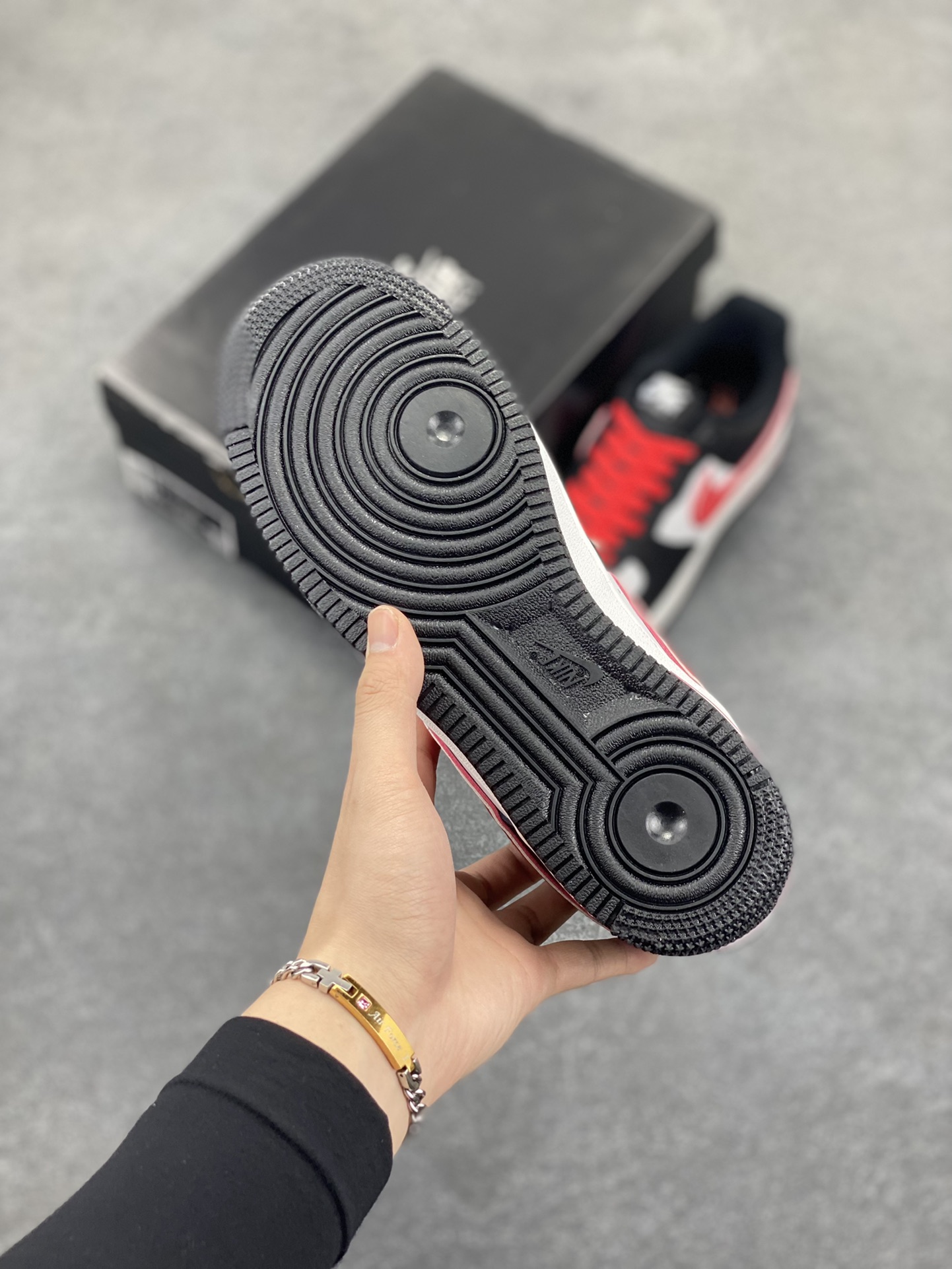图片[5]-Nike Air Force 1 Low 空军一号低帮百搭休闲运动板鞋。柔软、弹性十足的缓震性能和出色的中底设计，横跨复古与现代的外型结合，造就出风靡全球三十多年的Force 1，直到今天还深受青睐。 货号：DV0788-100 尺码：36 37.5 38 39 40 41 42 43 44 45-选品中心