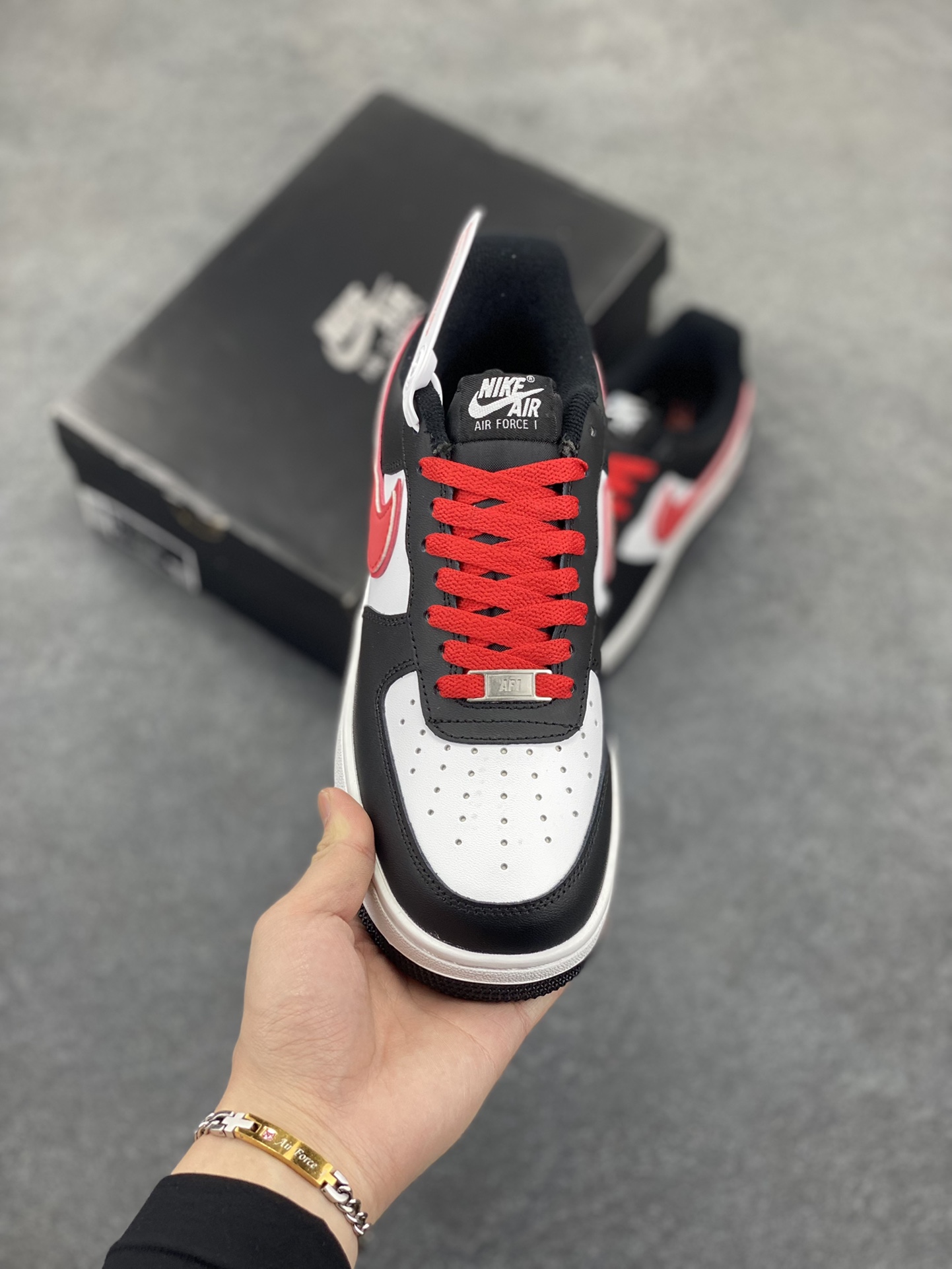 图片[2]-Nike Air Force 1 Low 空军一号低帮百搭休闲运动板鞋。柔软、弹性十足的缓震性能和出色的中底设计，横跨复古与现代的外型结合，造就出风靡全球三十多年的Force 1，直到今天还深受青睐。 货号：DV0788-100 尺码：36 37.5 38 39 40 41 42 43 44 45-选品中心