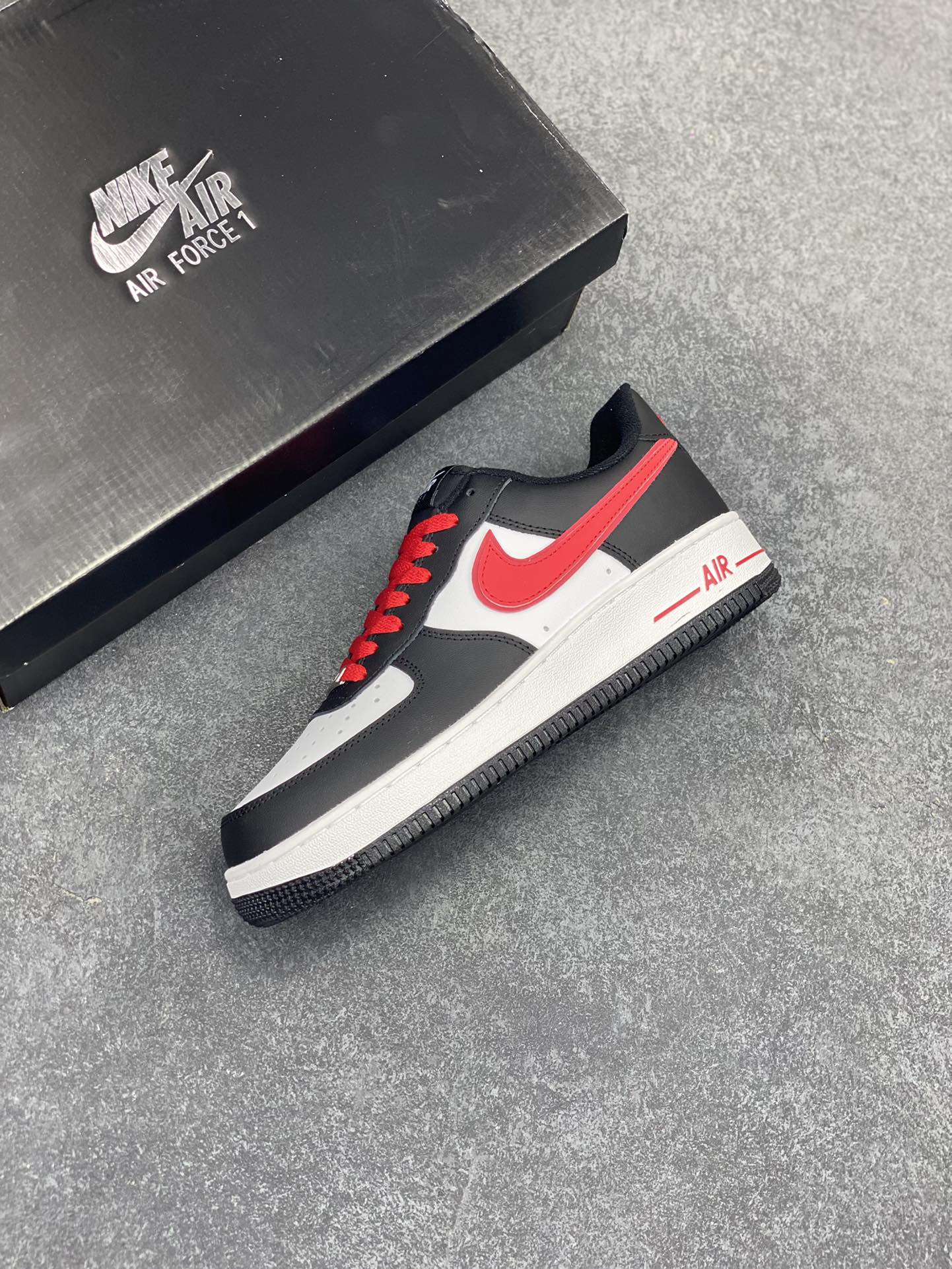 图片[7]-Nike Air Force 1 Low 空军一号低帮百搭休闲运动板鞋。柔软、弹性十足的缓震性能和出色的中底设计，横跨复古与现代的外型结合，造就出风靡全球三十多年的Force 1，直到今天还深受青睐。 货号：DV0788-100 尺码：36 37.5 38 39 40 41 42 43 44 45-选品中心