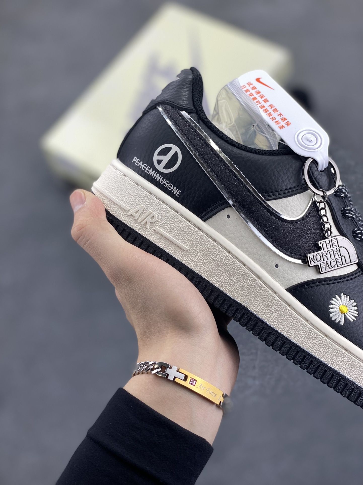 图片[6]-NIke Air Force 1 \’07 Low “权志龙联名”空军一号 低帮 运动鞋 休闲鞋 折边针车 工艺难度大 原楦头原纸板 原装鞋盒 定制五金配件 内置全掌气垫 原厂鞋底 货号：QY6818-616 尺码：36 36.5 37.5 38 38.5 39 40 40.5 41 42 42.5 43 44 44.5 45-选品中心