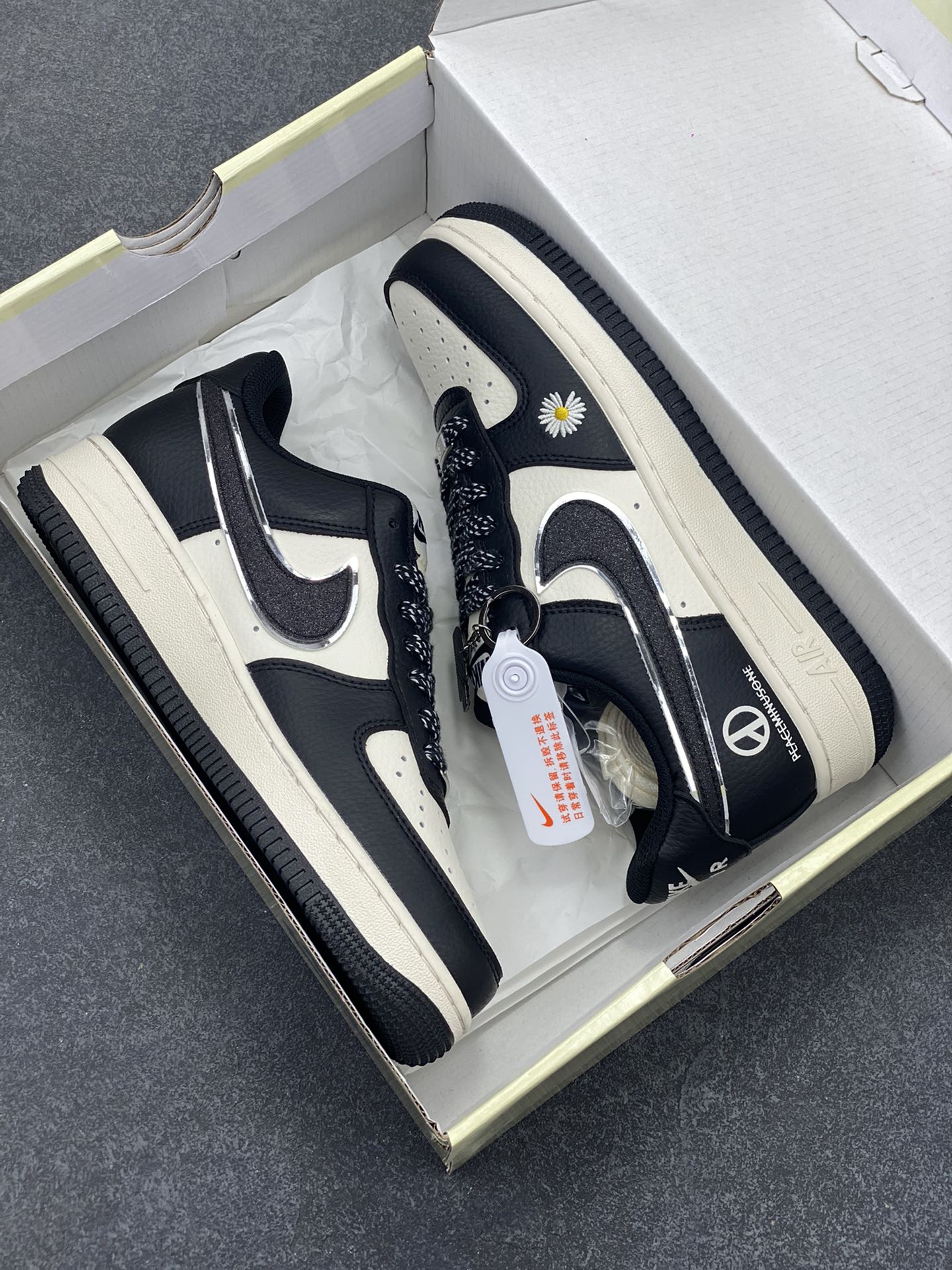 图片[9]-NIke Air Force 1 \’07 Low “权志龙联名”空军一号 低帮 运动鞋 休闲鞋 折边针车 工艺难度大 原楦头原纸板 原装鞋盒 定制五金配件 内置全掌气垫 原厂鞋底 货号：QY6818-616 尺码：36 36.5 37.5 38 38.5 39 40 40.5 41 42 42.5 43 44 44.5 45-选品中心