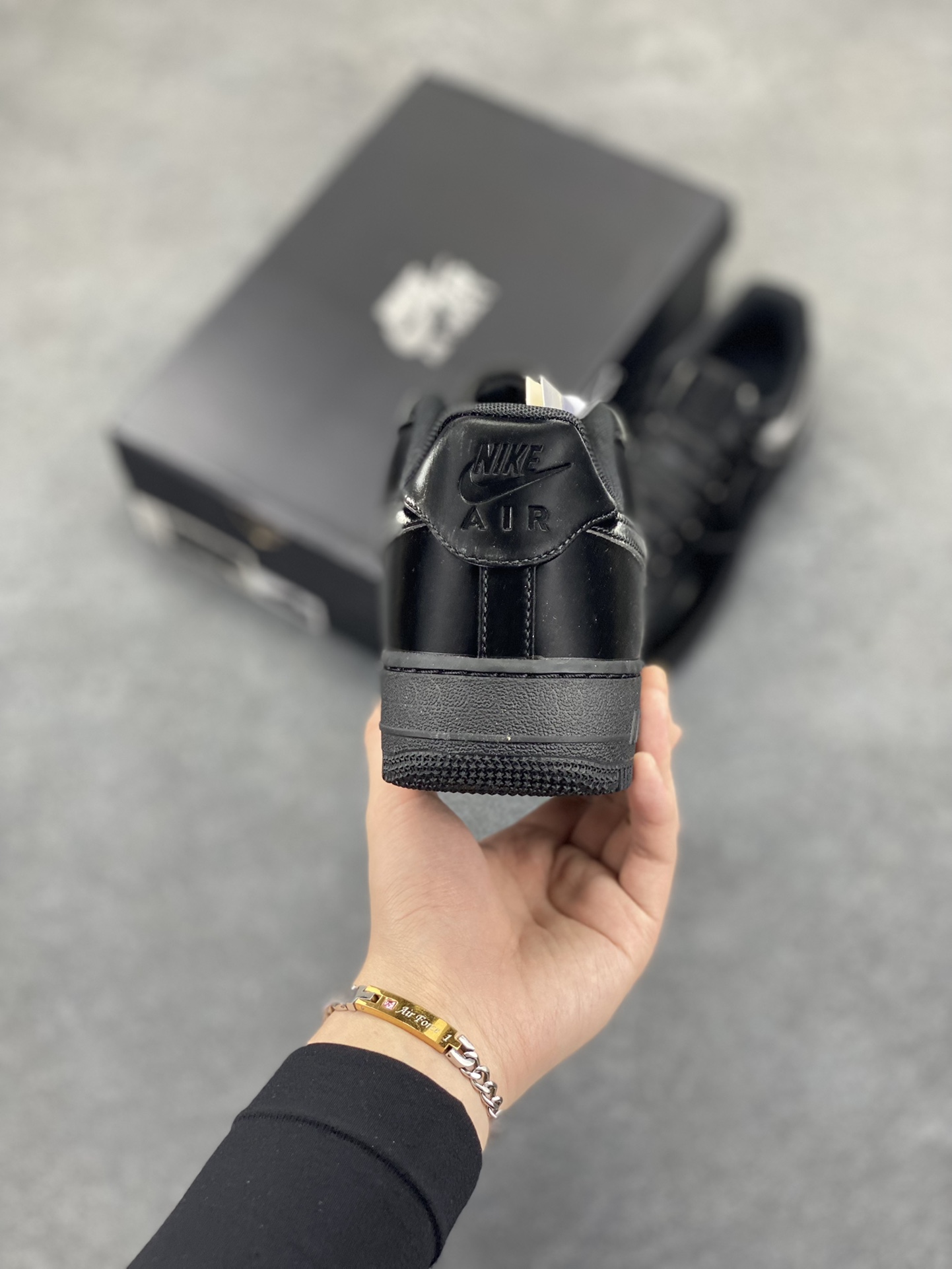 图片[4]-HY版本💯 Air Force 1\’ 07 镜面黑武士 原楦头原纸板 打造纯正空军版型 专注外贸渠道 全掌内置蜂窝气垫 #原盒配件 原厂中底钢印、拉帮完美 货号：HF9109-001 尺码：36 36.5 37.5 38 38.5 39 40 40.5 41 42 42.5 43 44 44.5 45 46-选品中心