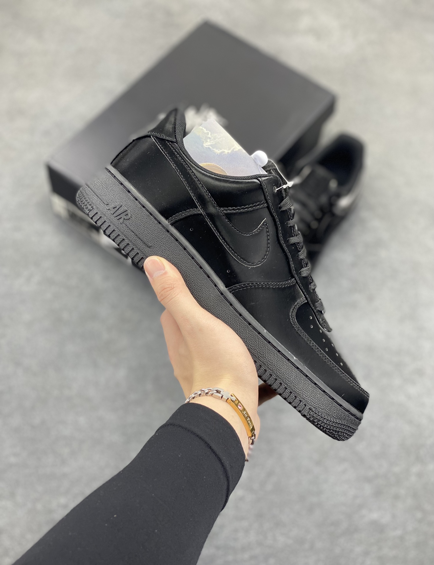 HY版本💯 Air Force 1\' 07 镜面黑武士 原楦头原纸板 打造纯正空军版型 专注外贸渠道 全掌内置蜂窝气垫 #原盒配件 原厂中底钢印、拉帮完美 货号：HF9109-001 尺码：36 36.5 37.5 38 38.5 39 40 40.5 41 42 42.5 43 44 44.5 45 46-选品中心