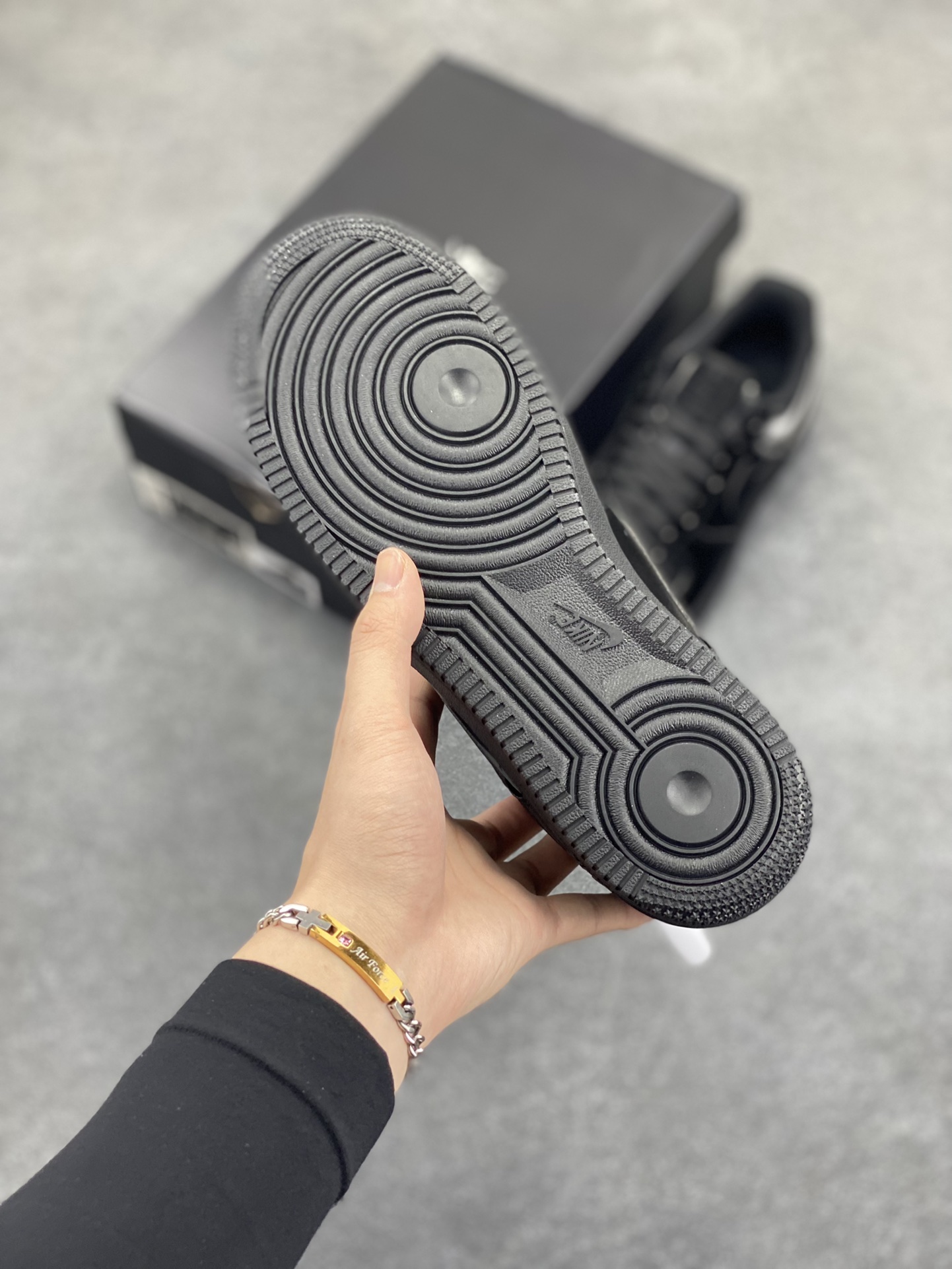 图片[5]-HY版本💯 Air Force 1\’ 07 镜面黑武士 原楦头原纸板 打造纯正空军版型 专注外贸渠道 全掌内置蜂窝气垫 #原盒配件 原厂中底钢印、拉帮完美 货号：HF9109-001 尺码：36 36.5 37.5 38 38.5 39 40 40.5 41 42 42.5 43 44 44.5 45 46-选品中心