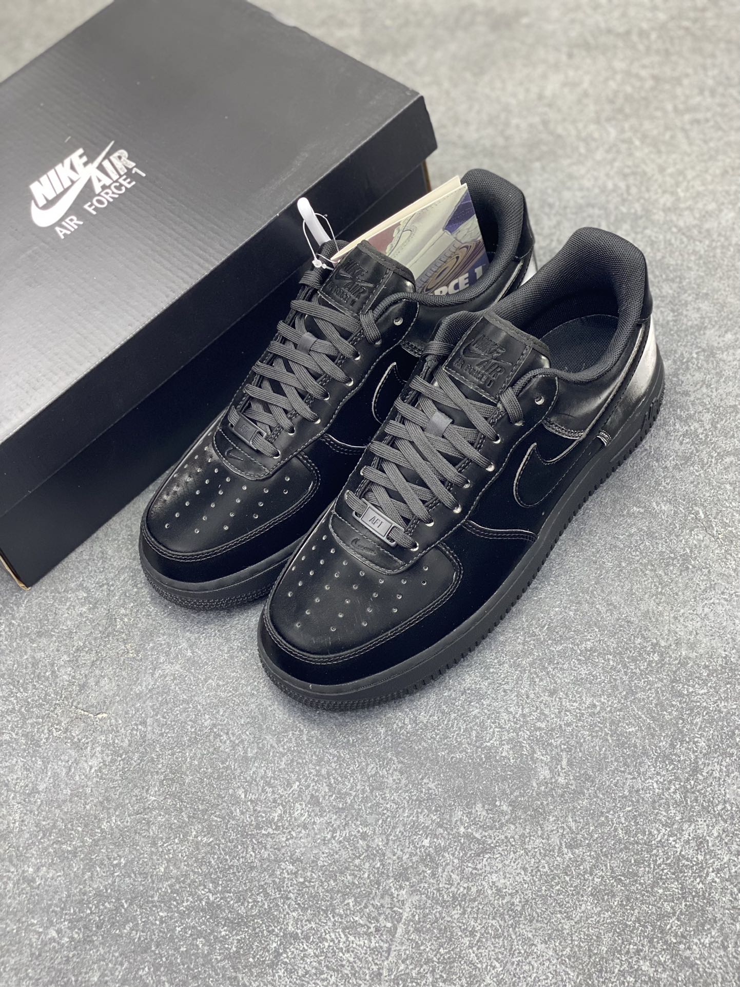 图片[8]-HY版本💯 Air Force 1\’ 07 镜面黑武士 原楦头原纸板 打造纯正空军版型 专注外贸渠道 全掌内置蜂窝气垫 #原盒配件 原厂中底钢印、拉帮完美 货号：HF9109-001 尺码：36 36.5 37.5 38 38.5 39 40 40.5 41 42 42.5 43 44 44.5 45 46-选品中心