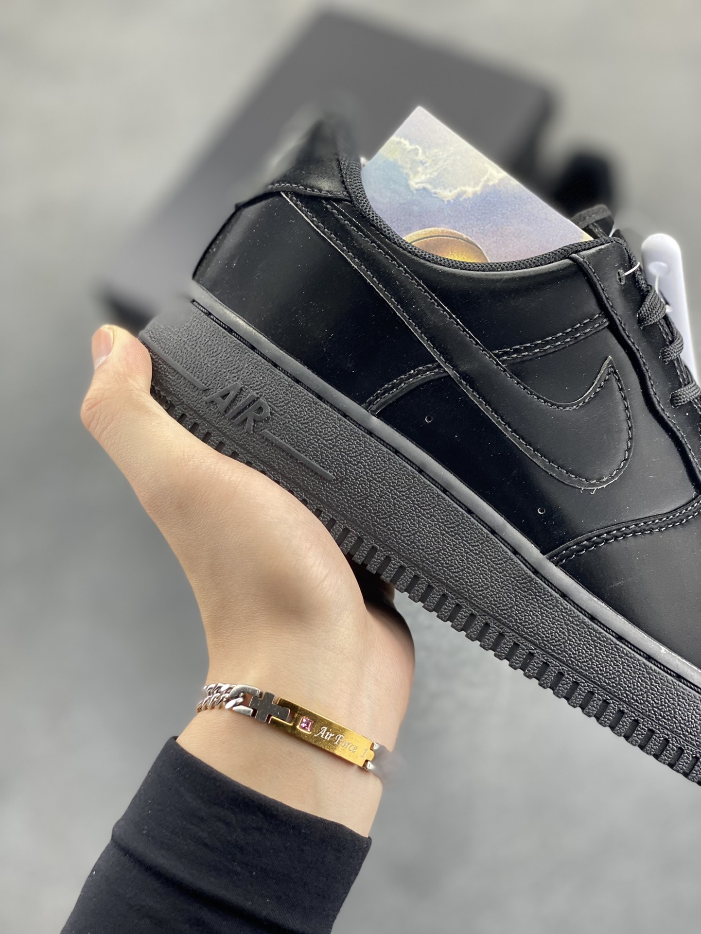 图片[6]-HY版本💯 Air Force 1\’ 07 镜面黑武士 原楦头原纸板 打造纯正空军版型 专注外贸渠道 全掌内置蜂窝气垫 #原盒配件 原厂中底钢印、拉帮完美 货号：HF9109-001 尺码：36 36.5 37.5 38 38.5 39 40 40.5 41 42 42.5 43 44 44.5 45 46-选品中心