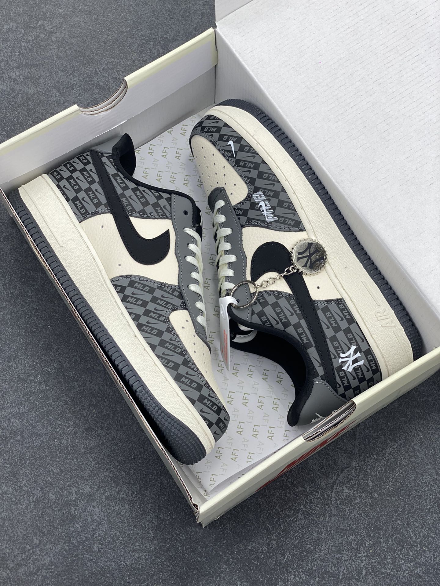 图片[9]-NIke Air Force 1 \’07 Low “MLB联名——暗格米灰”空军一号 低帮 运动鞋 休闲鞋 折边针车 工艺难度大 原楦头原纸板 原装鞋盒 定制五金配件 内置全掌气垫 原厂鞋底 货号：DF0188-038 尺码：36 36.5 37.5 38 38.5 39 40 40.5 41 42 42.5 43 44 44.5 45-选品中心