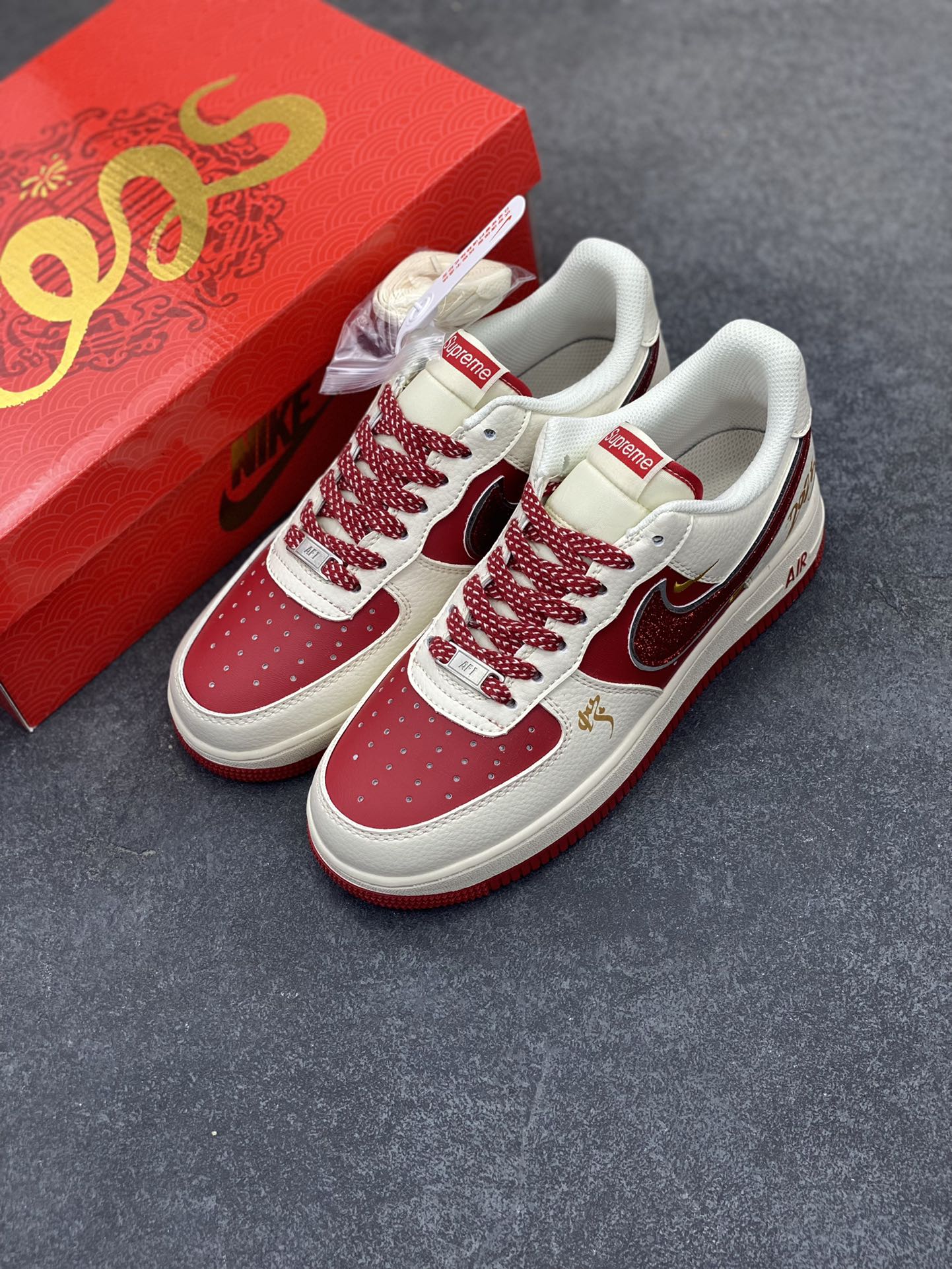 图片[8]-NIke Air Force 1 \’07 Low “蛇年”空军一号 低帮 运动鞋 休闲鞋 折边针车 工艺难度大 原楦头原纸板 原装鞋盒 定制五金配件 内置全掌气垫 原厂鞋底 货号：QY6818-604 尺码：36 36.5 37.5 38 38.5 39 40 40.5 41 42 42.5 43 44 44.5 45-选品中心